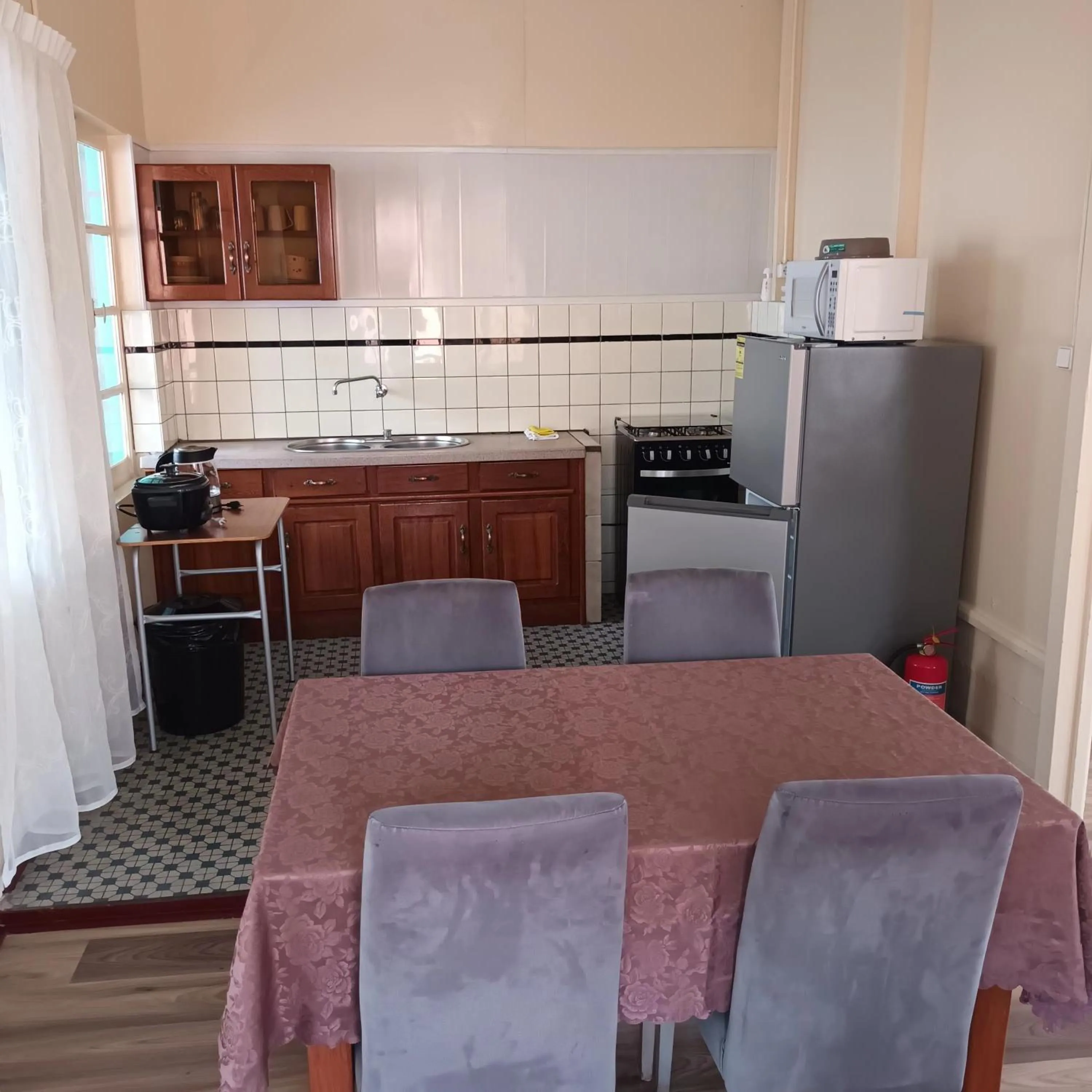 Kitchen or kitchenette in Max Garden and Pool