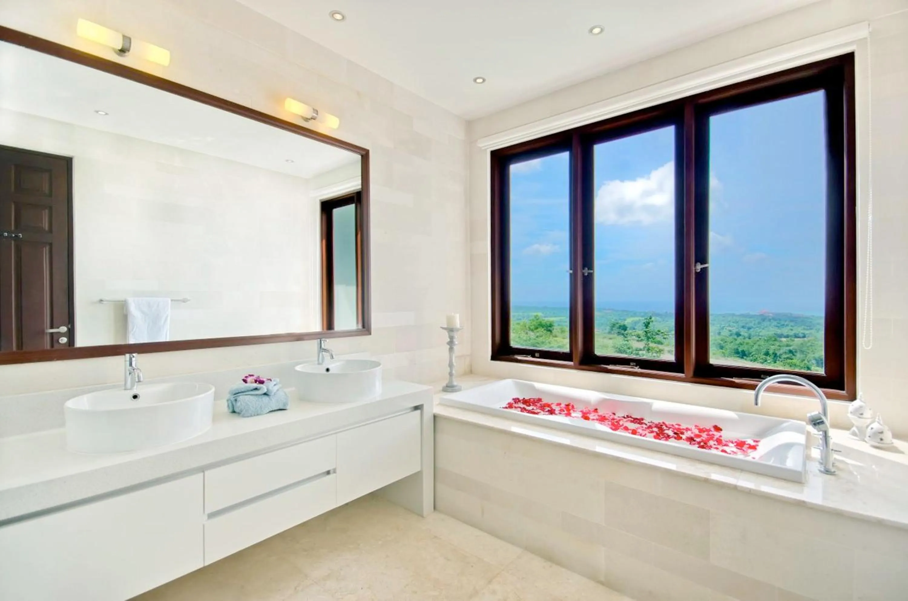 Shower in Villa Bali Blue