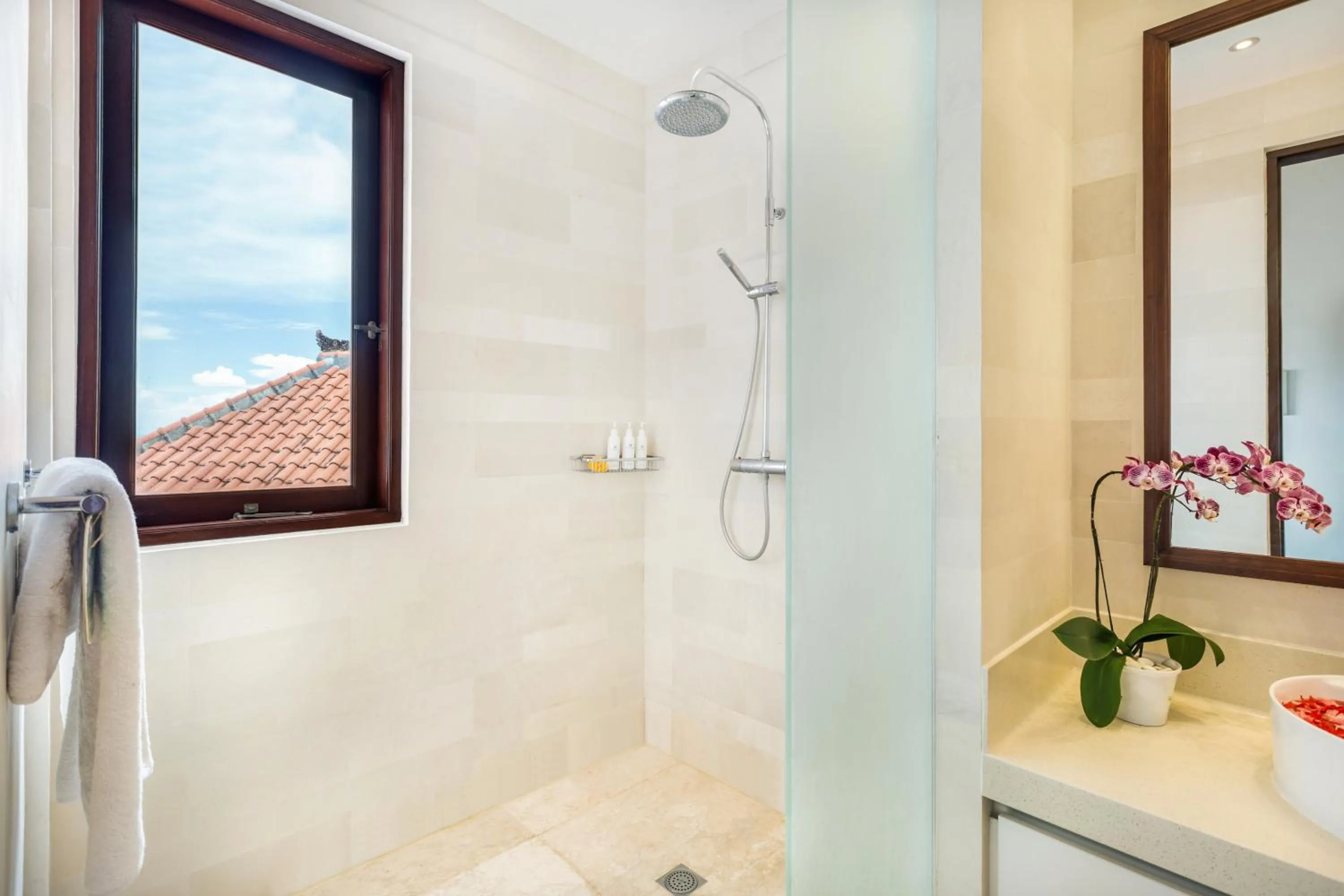 Shower in Villa Bali Blue