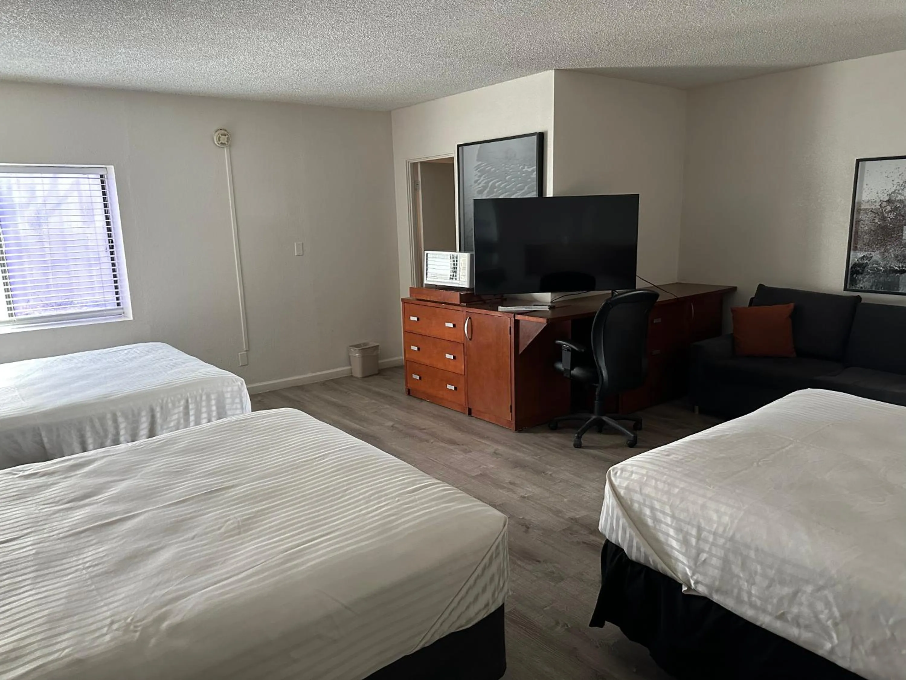 Bed in Travelodge by Wyndham Parker