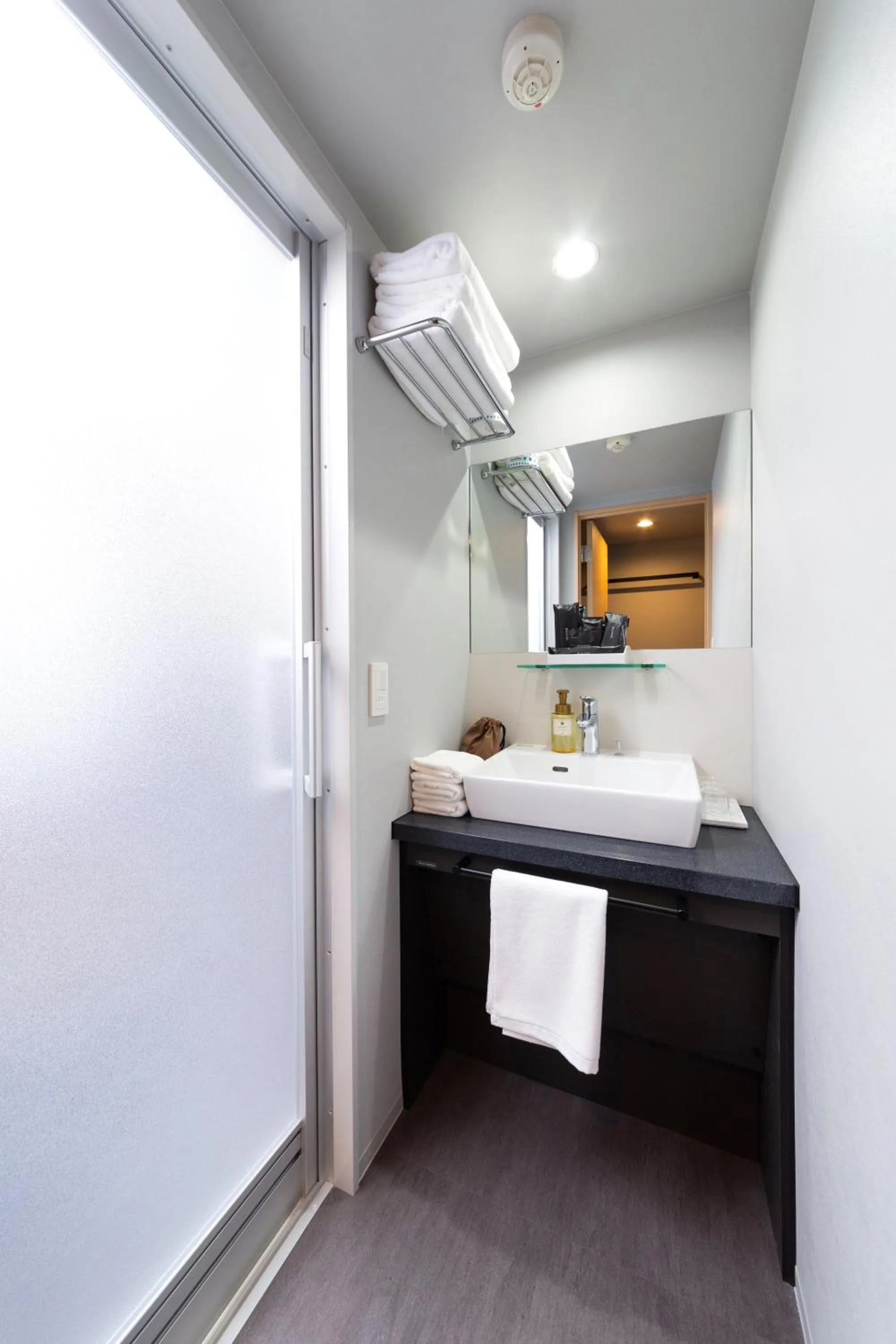 Bathroom, Bed in HOTEL AMANEK Kyoto Kawaramachi Gojo