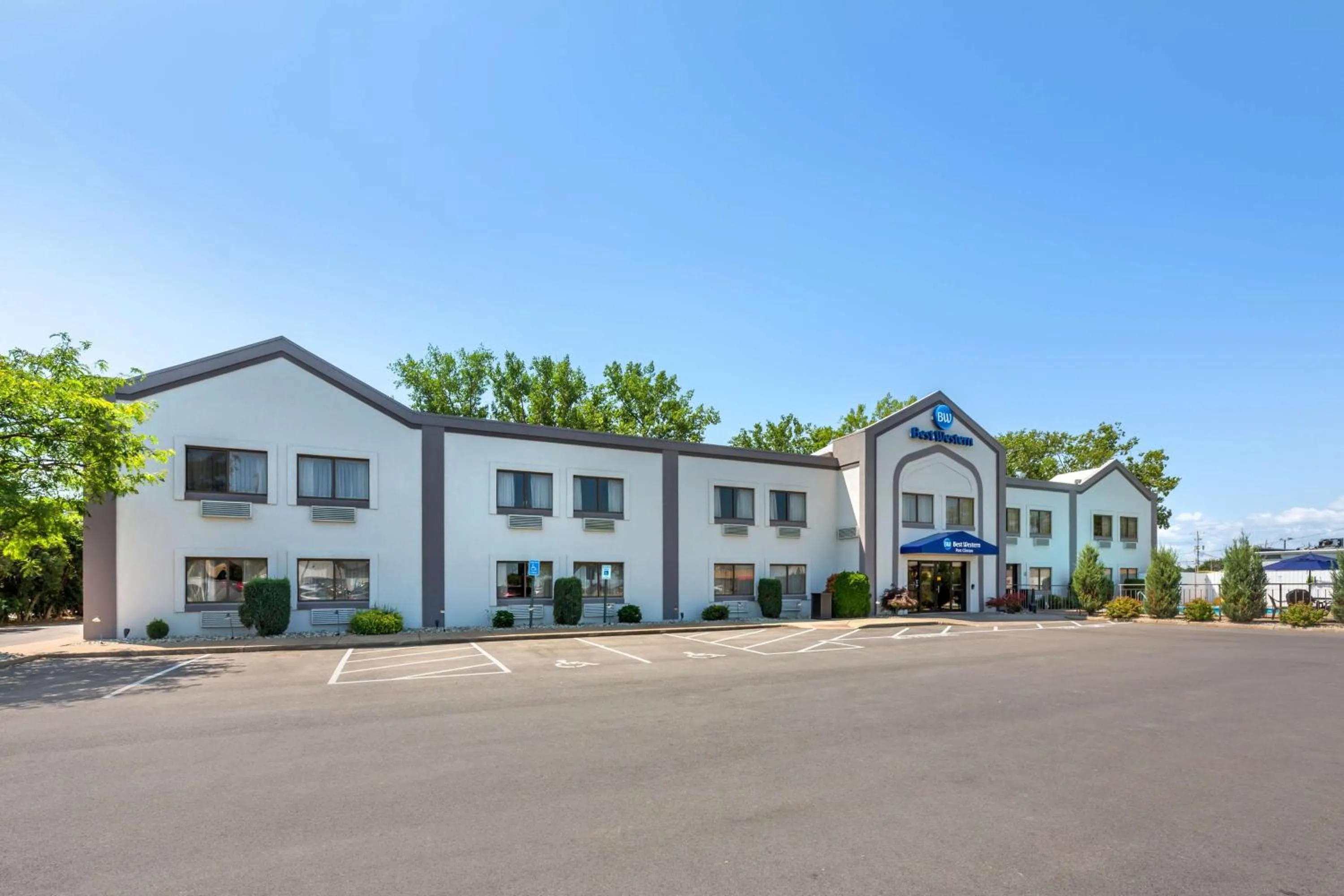 Property building in Best Western Port Clinton