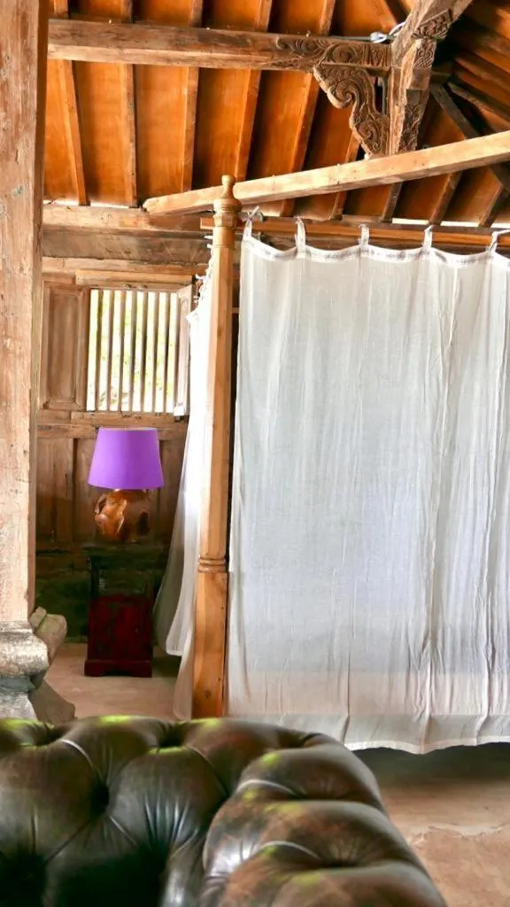 Bed in Eco dive resort Alycastre