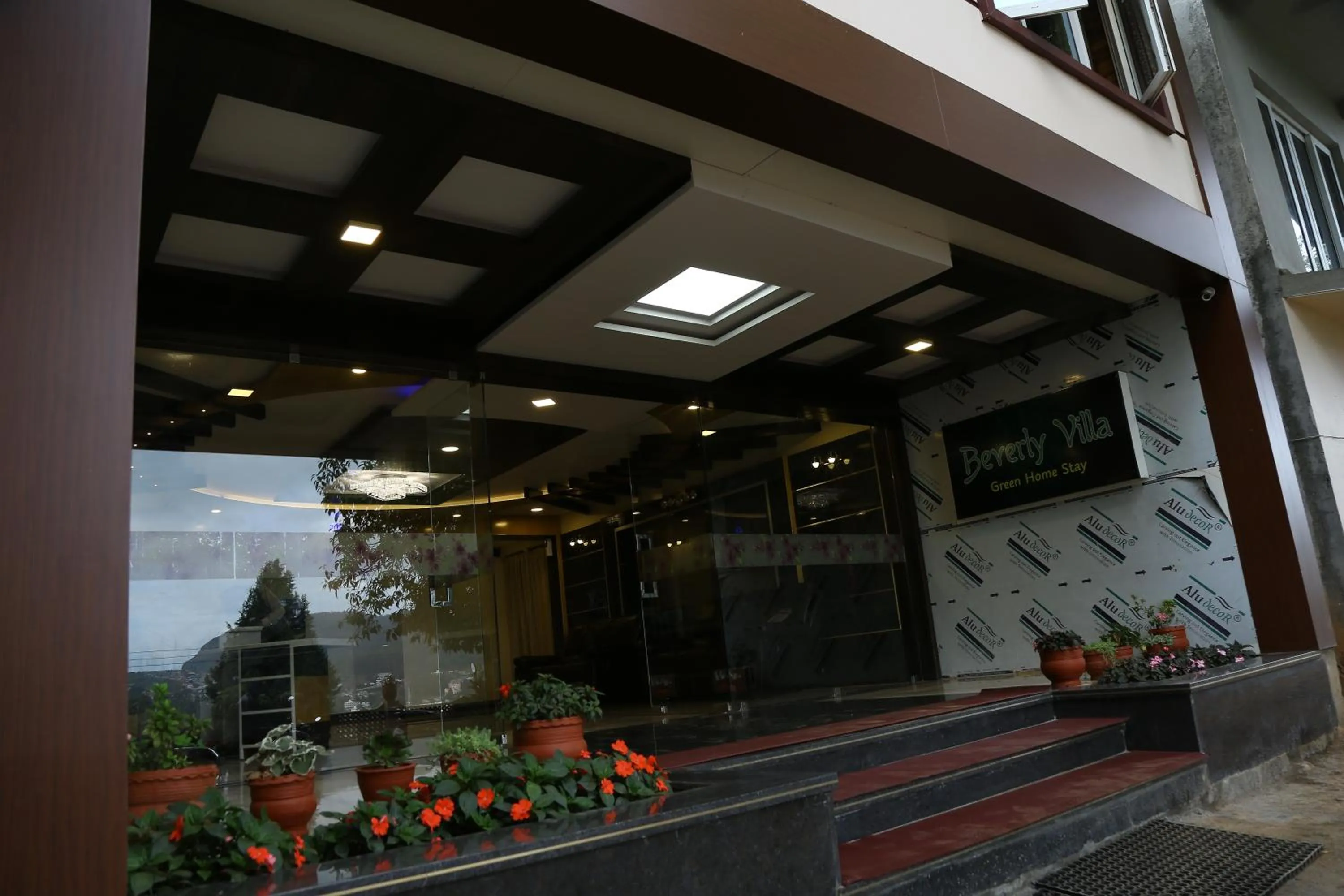 Property building in Beverly villa