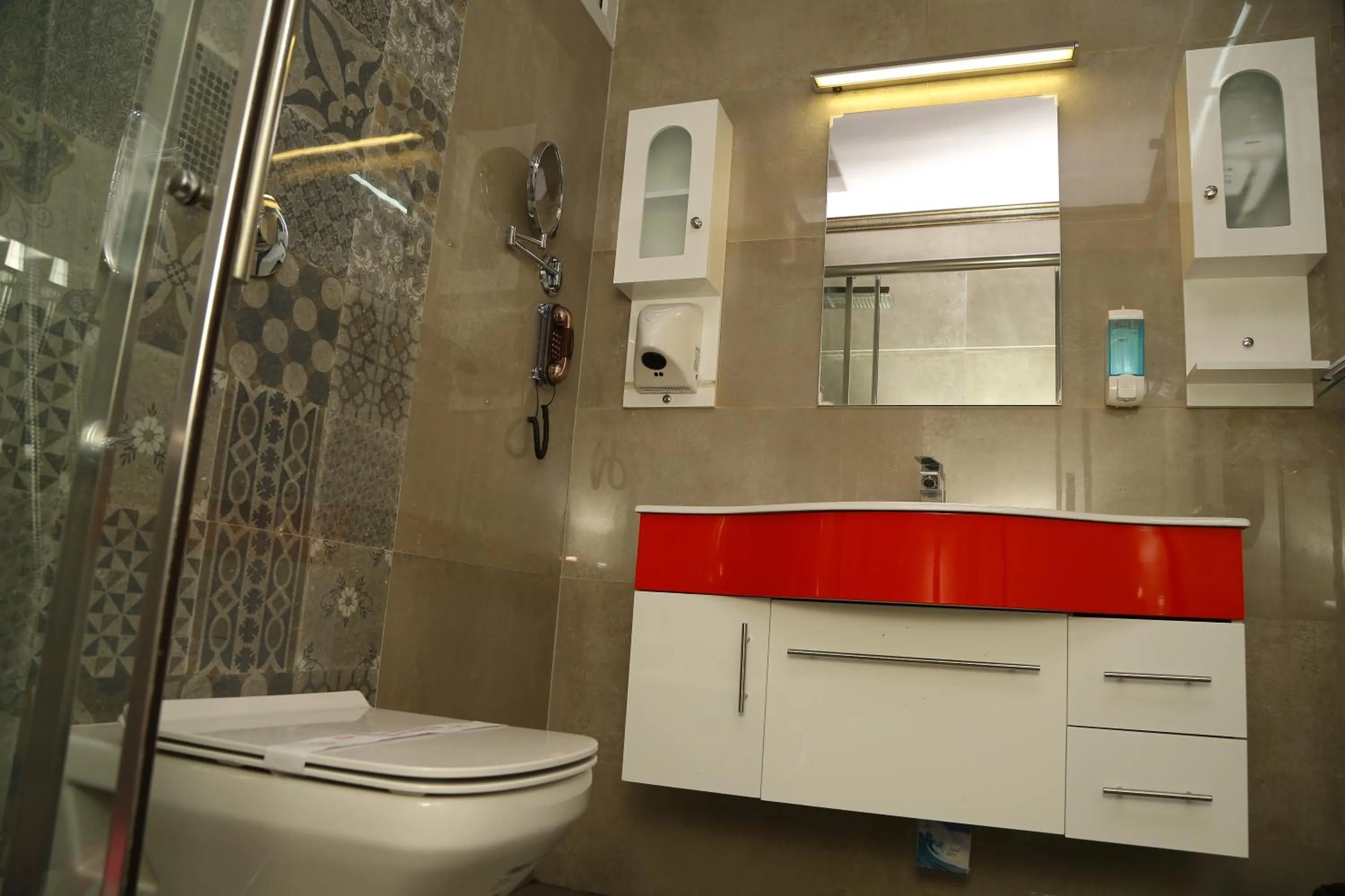 Toilet in Beverly villa