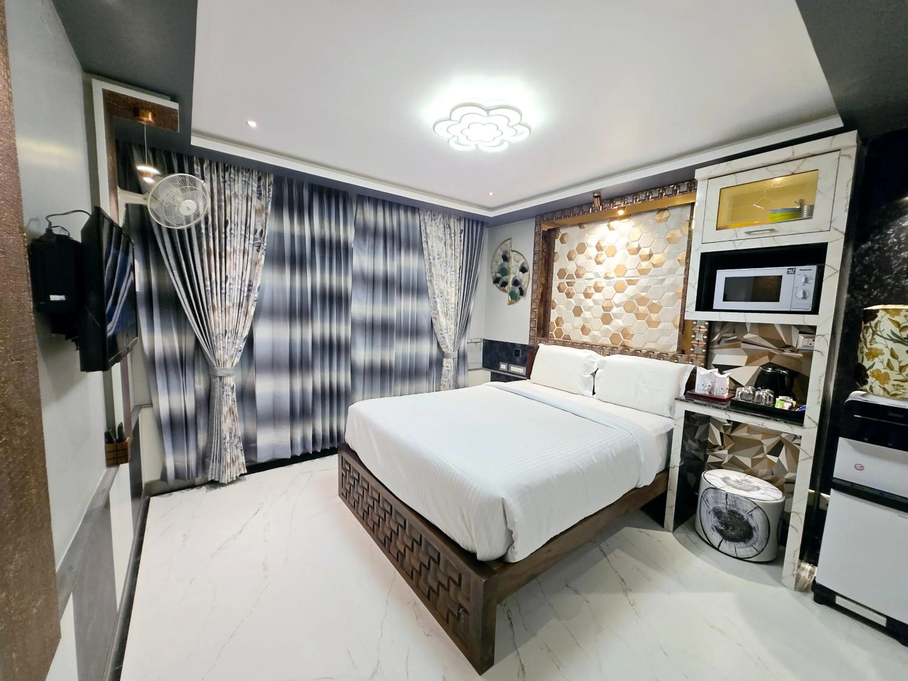 Bed in Beverly villa