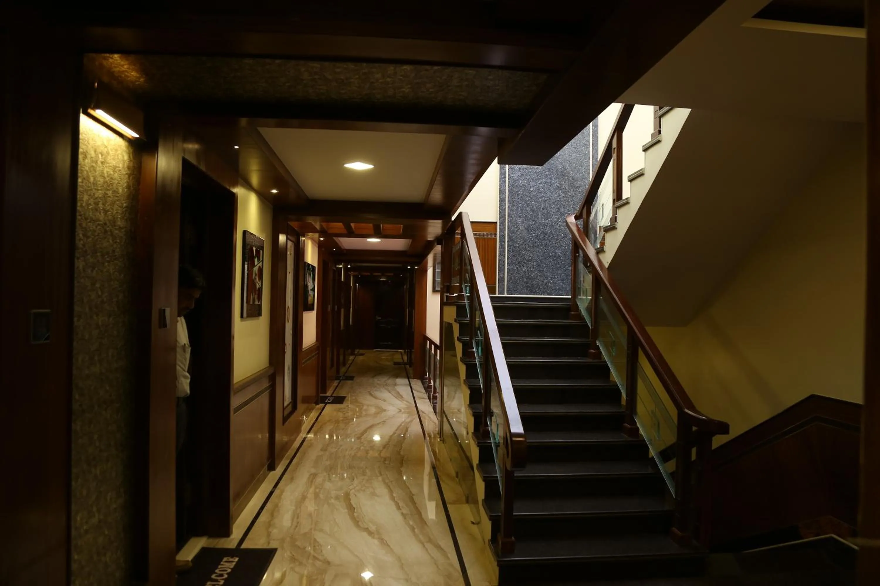 Facade/entrance in Beverly villa