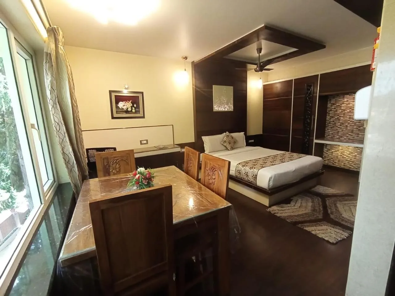 Dining area, Bed in Beverly villa