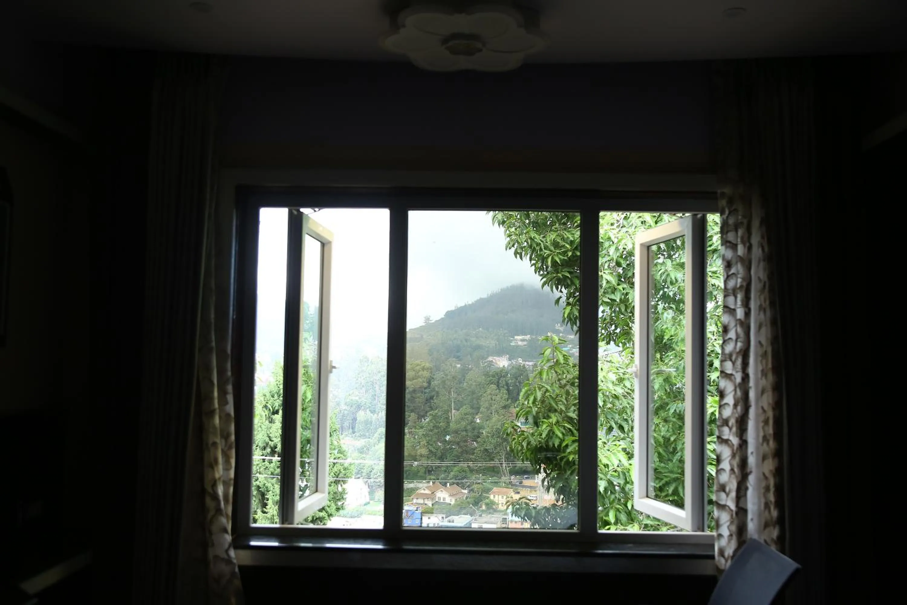 Mountain view in Beverly villa