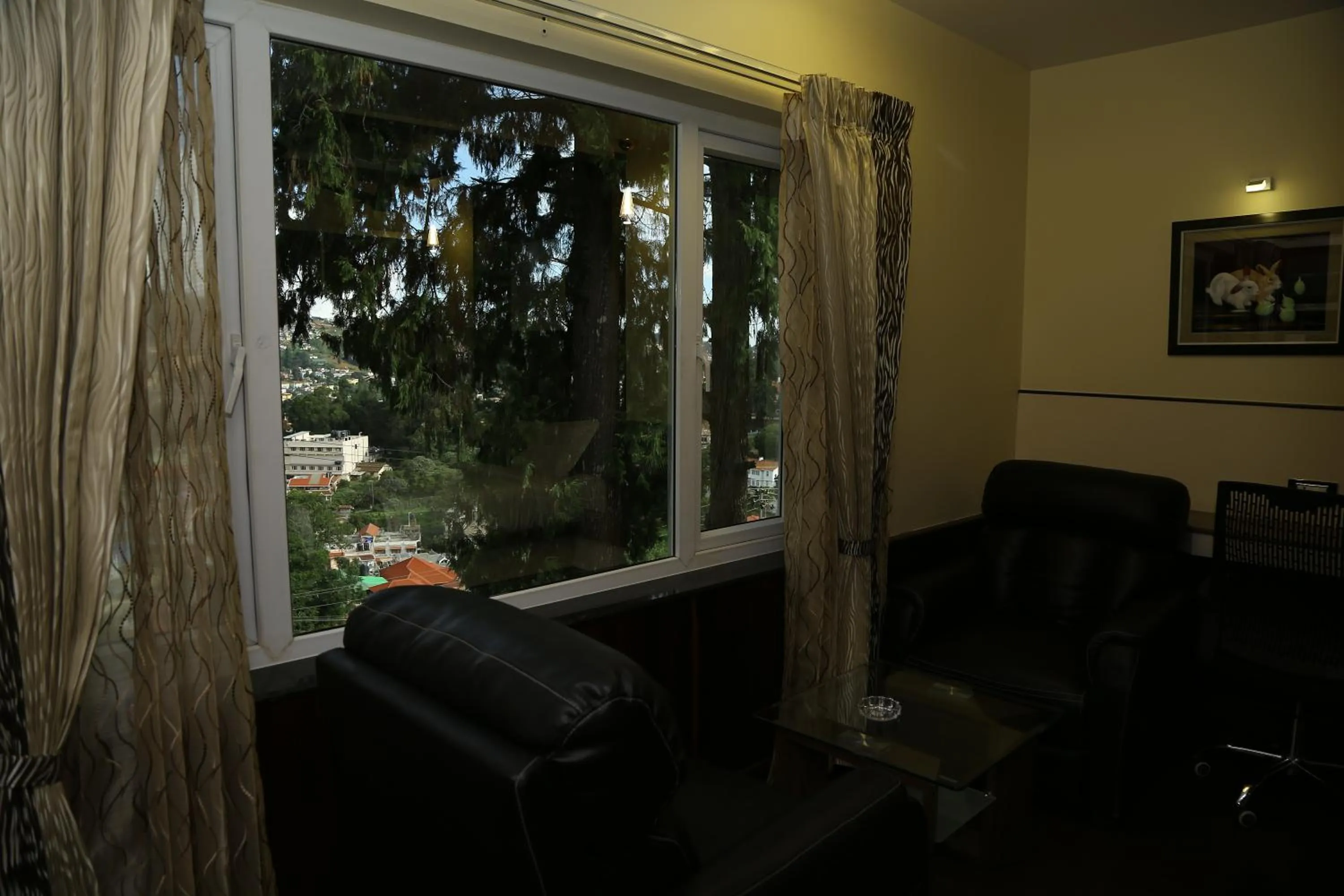 Living room in Beverly villa