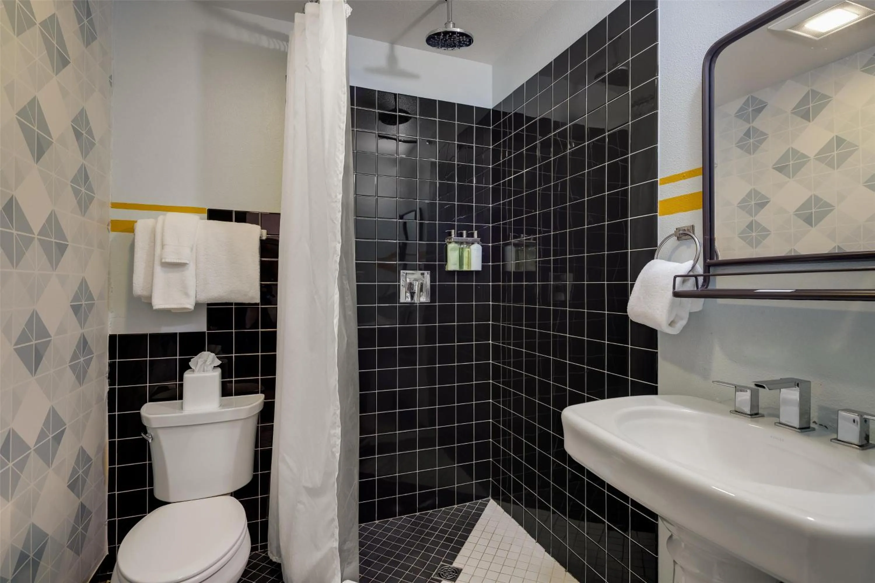 Bathroom in Calistoga Motor Lodge and Spa