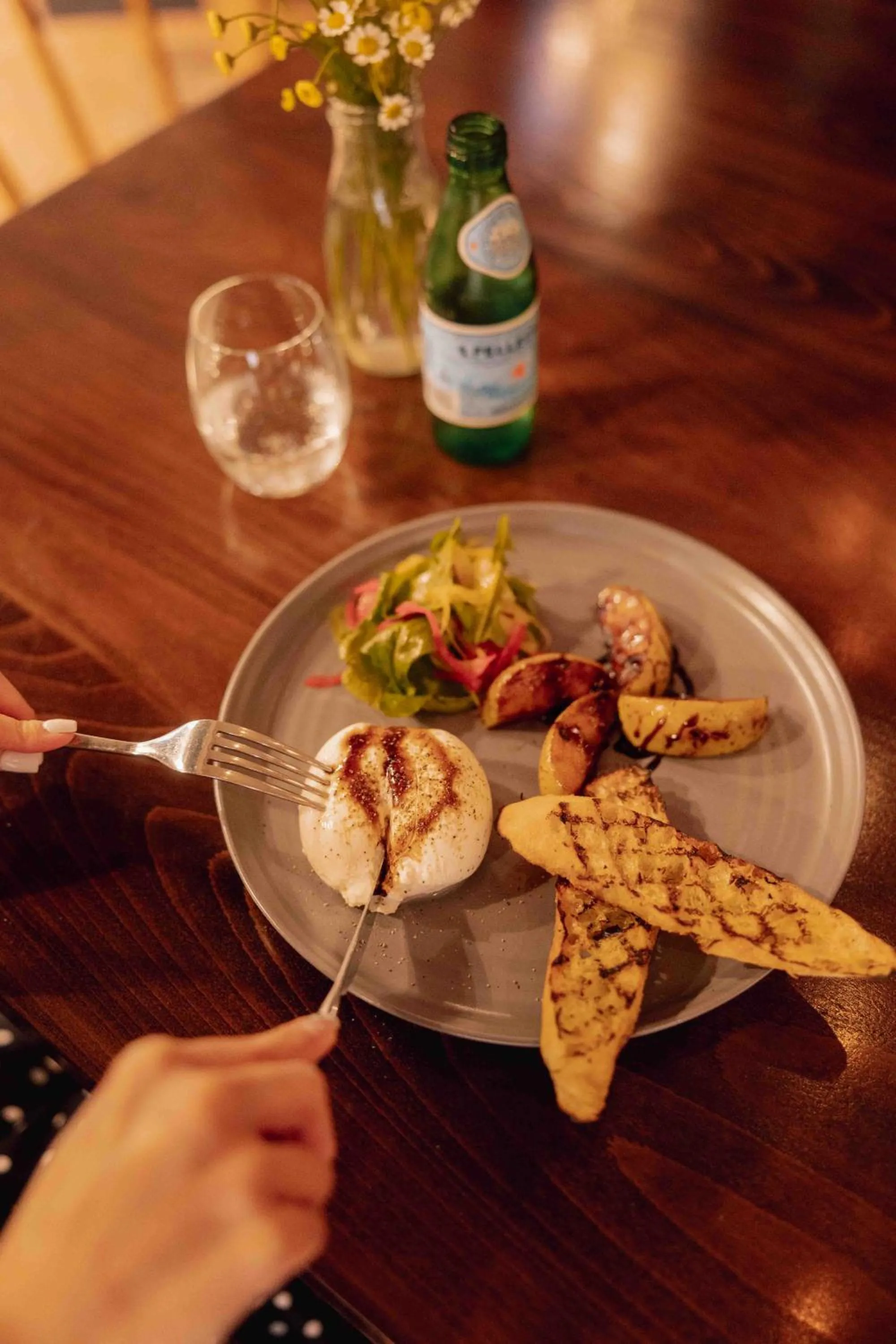 Restaurant/places to eat in Calistoga Motor Lodge and Spa