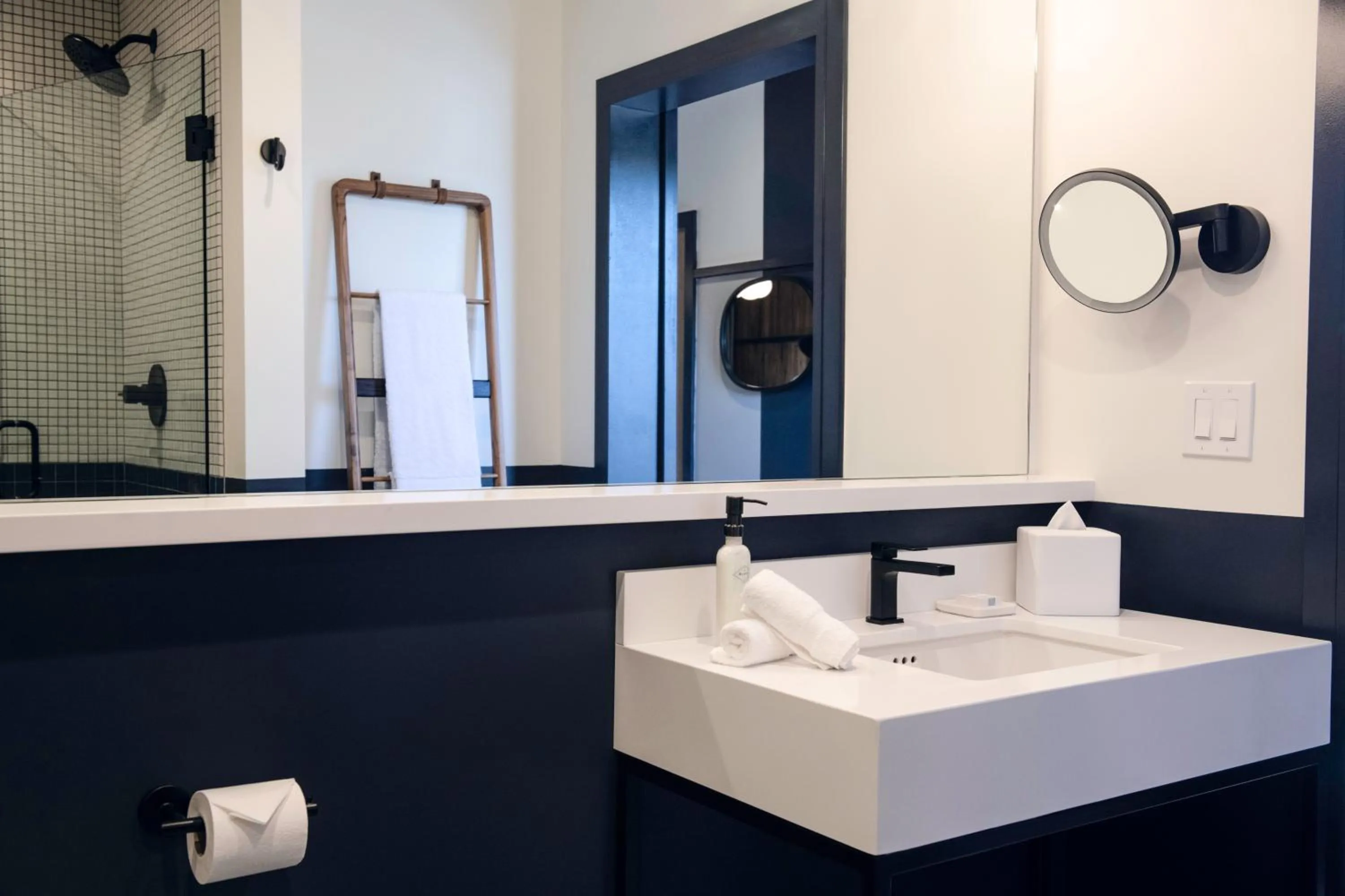 Bathroom in Calistoga Motor Lodge and Spa