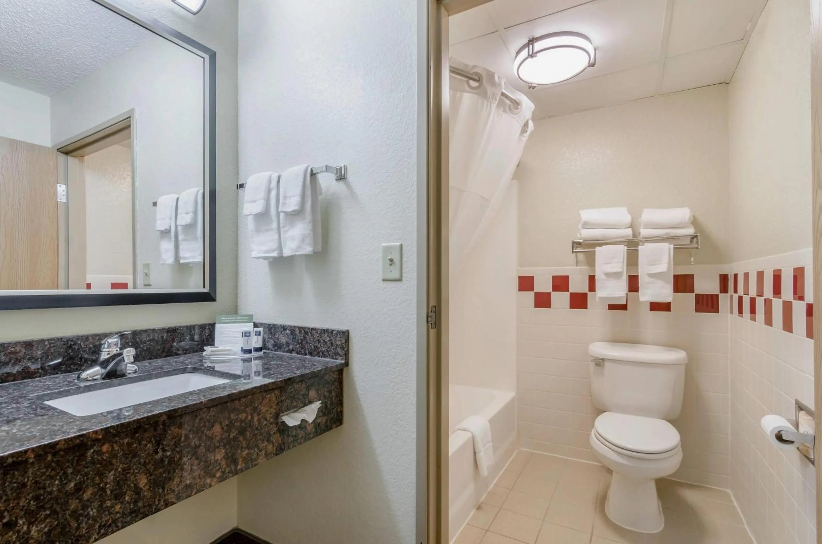 Bedroom in Rodeway Inn Hesston