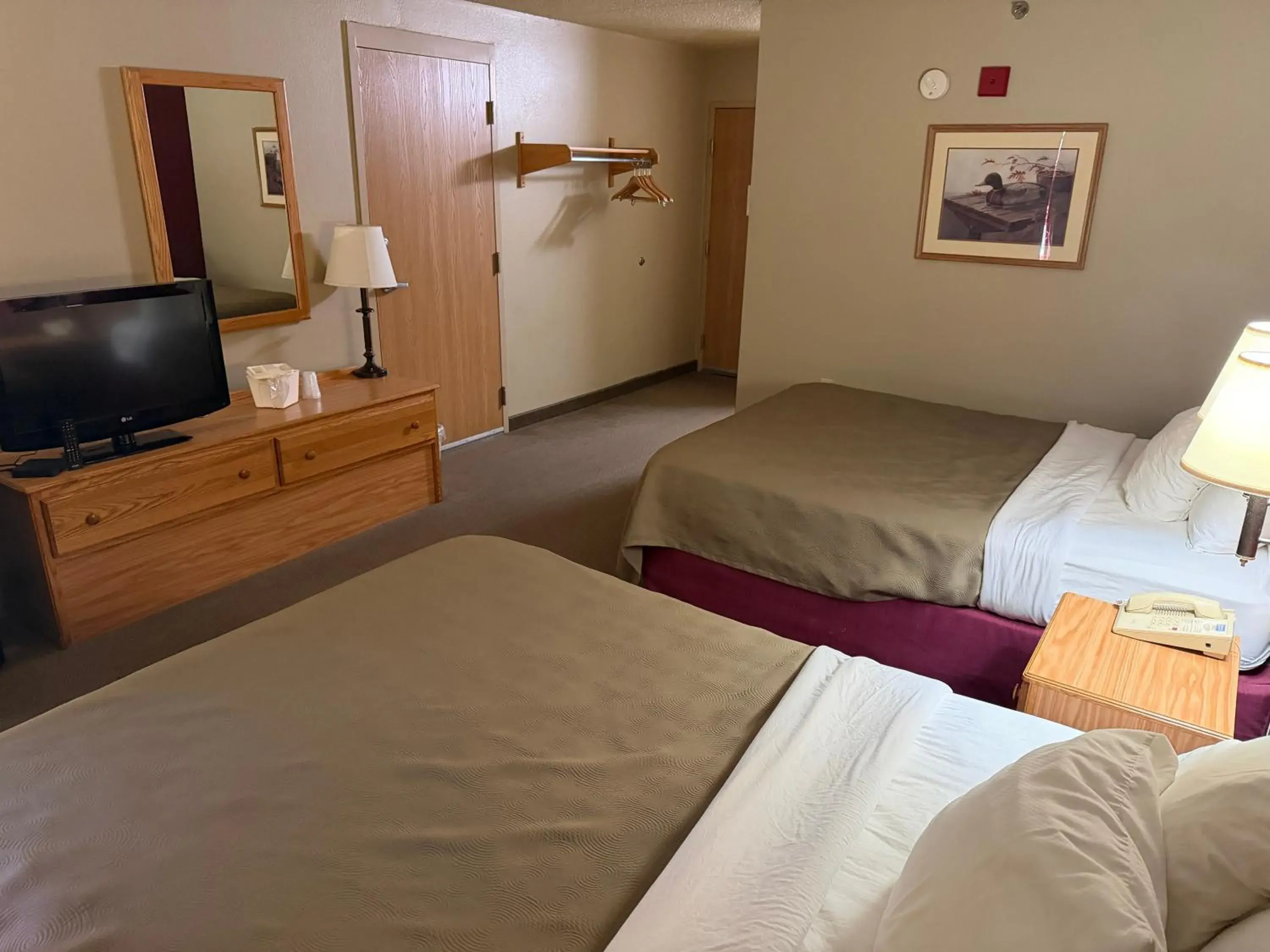 Queen Room with Two Queen Beds - Accessible/Non-Smoking in Rodeway Inn Hesston Queen Room with Two Queen Beds - Accessible/Non-Smoking in Rodeway Inn Hesston