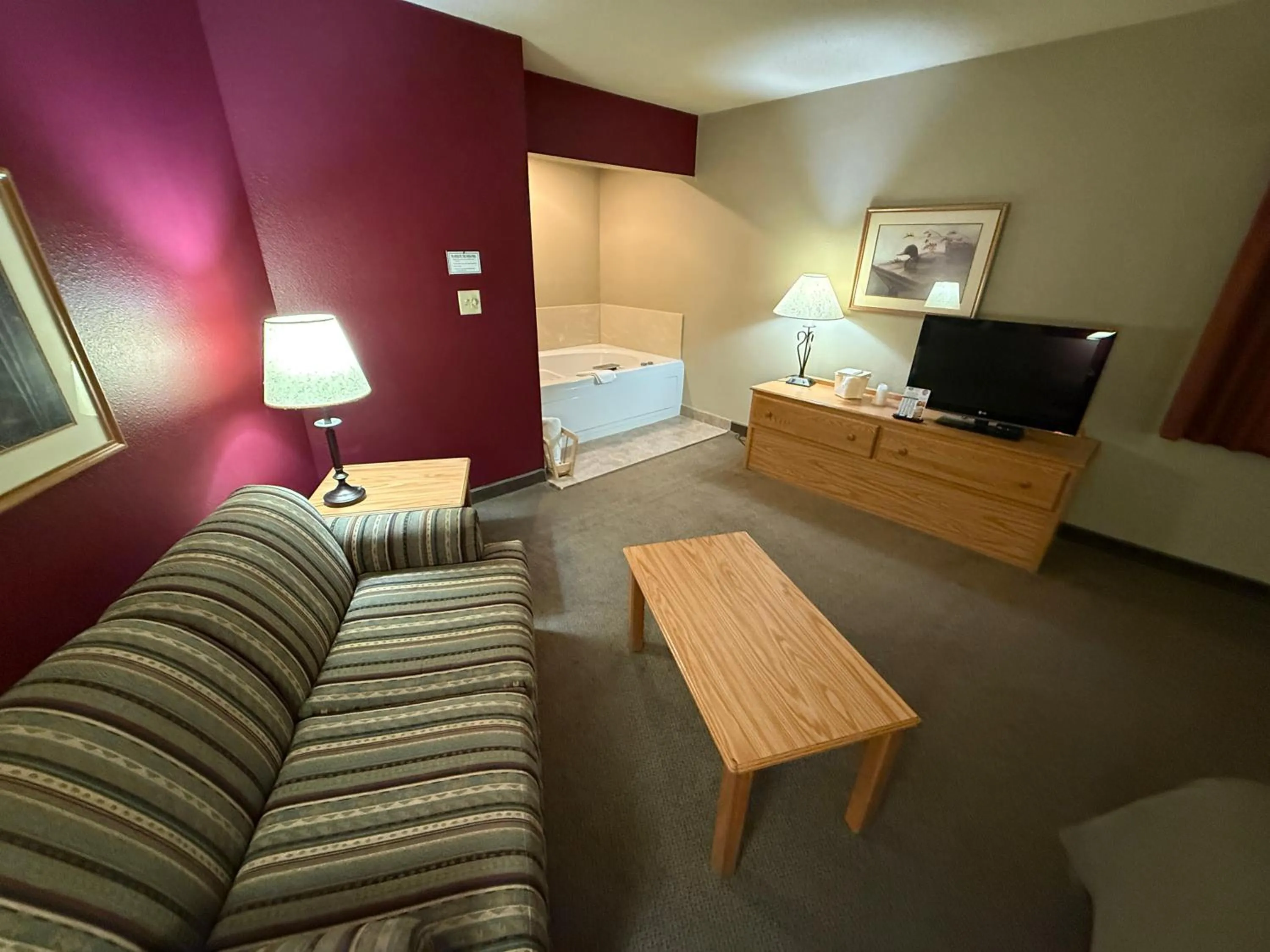 TV and multimedia, Bed in Rodeway Inn Hesston