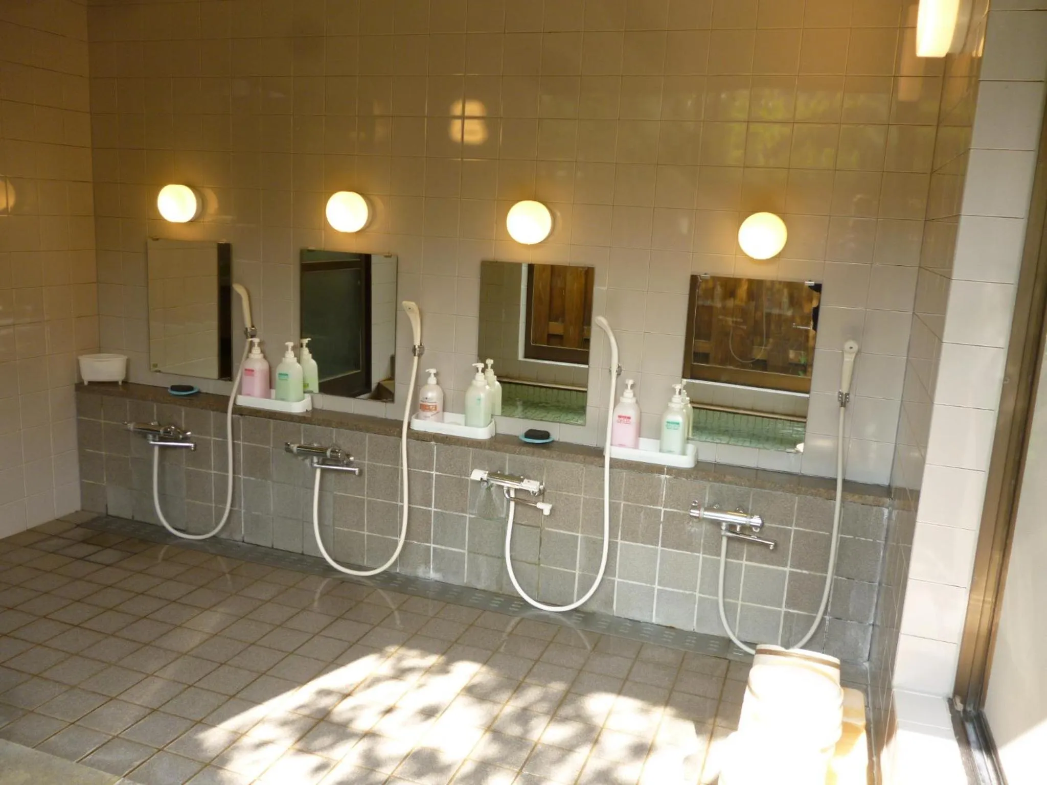 Shower in Bunanoyado Koase