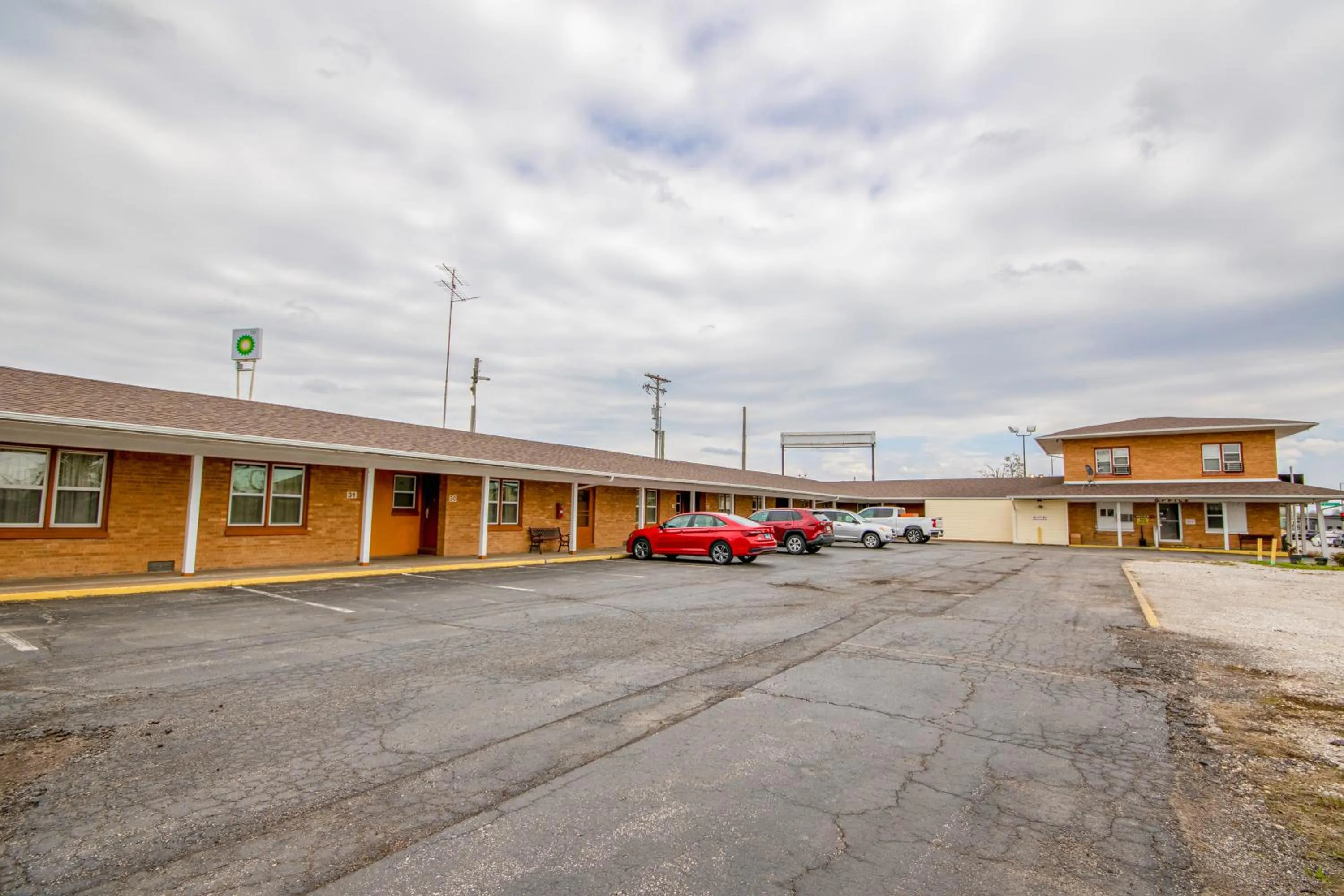 Facade/entrance in OYO Travelier Motel