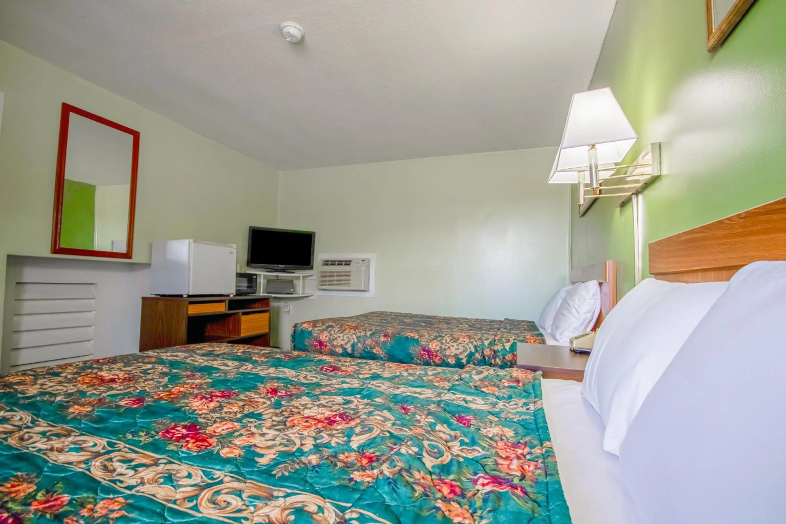 Bedroom, Bed in OYO Travelier Motel