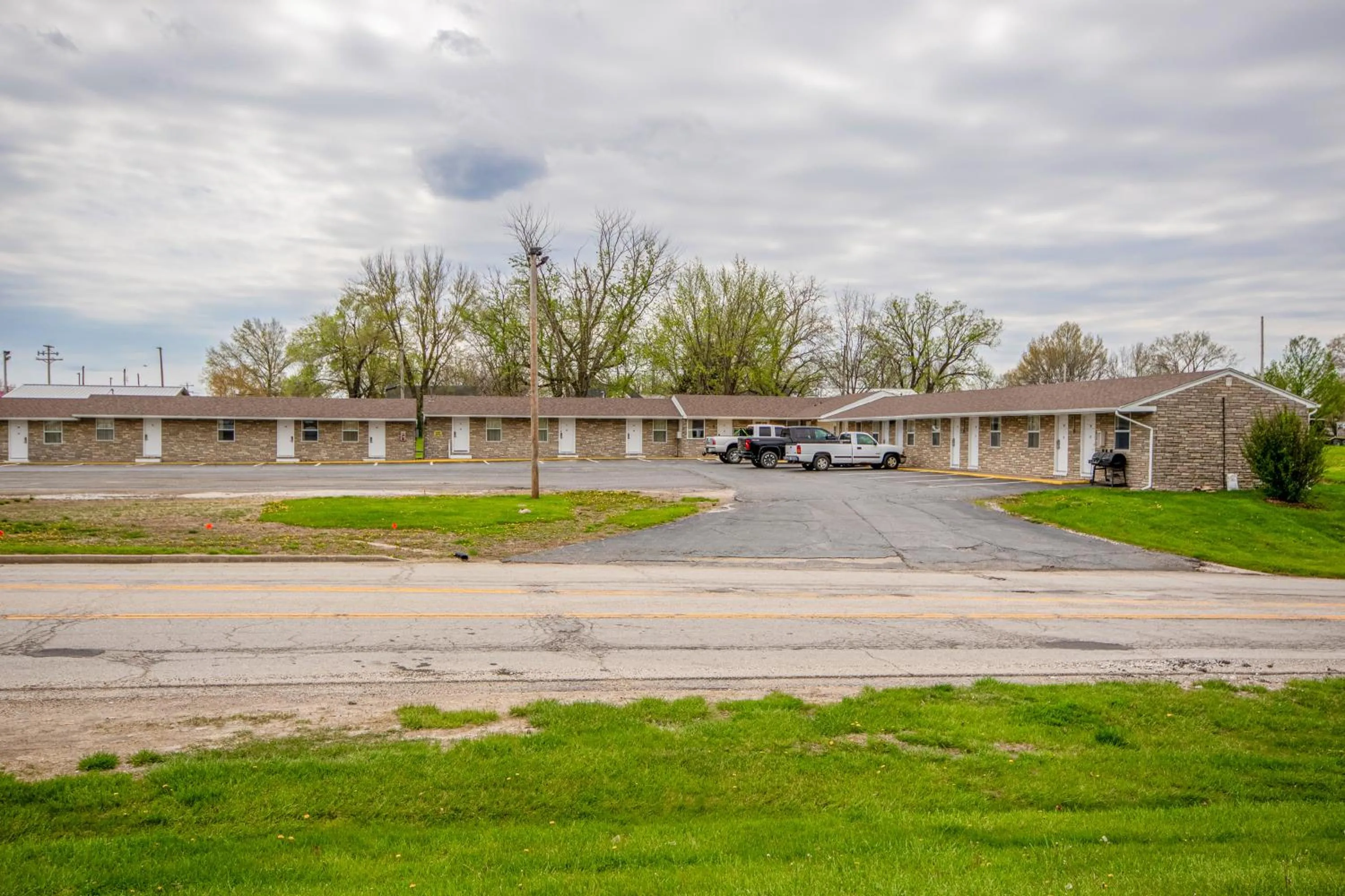 Parking in OYO Travelier Motel