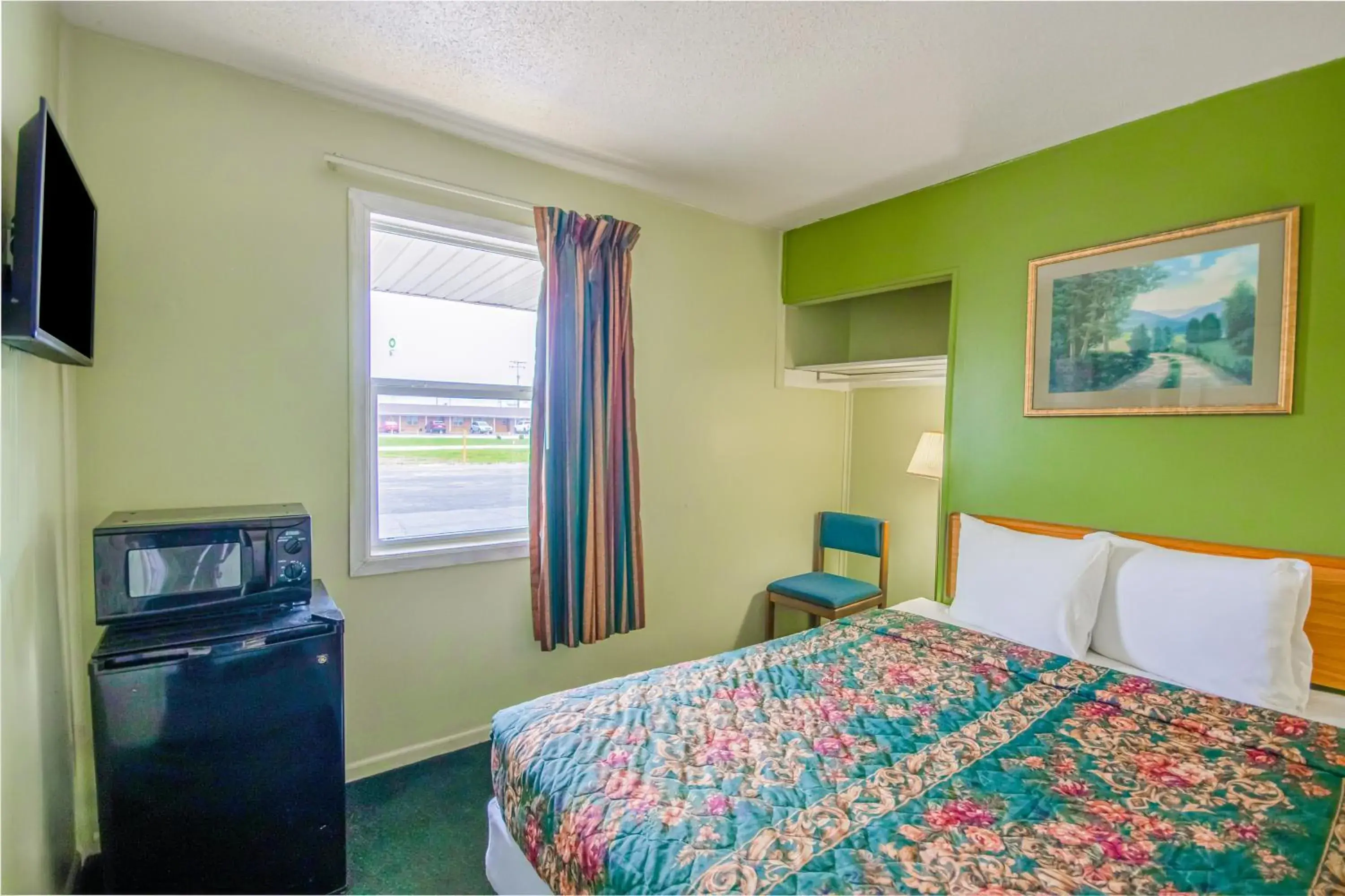 3 Queen Bed in OYO Travelier Motel 3 Queen Bed in OYO Travelier Motel