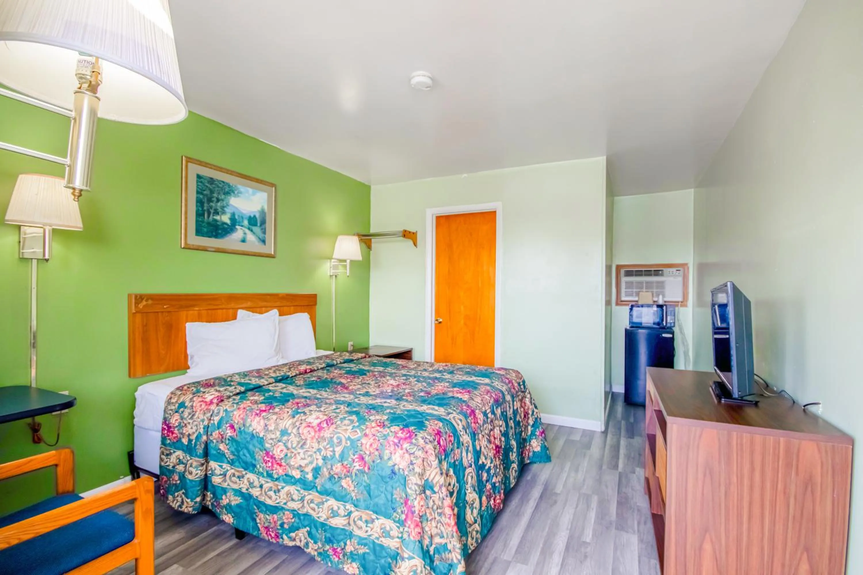 Bedroom, Bed in OYO Travelier Motel