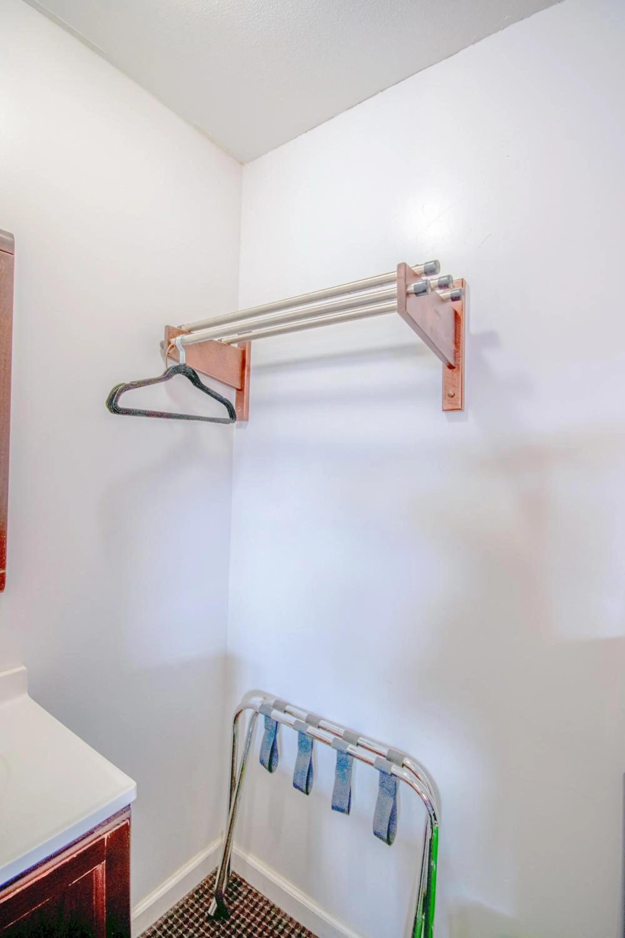 Bathroom, Bed in OYO Travelier Motel