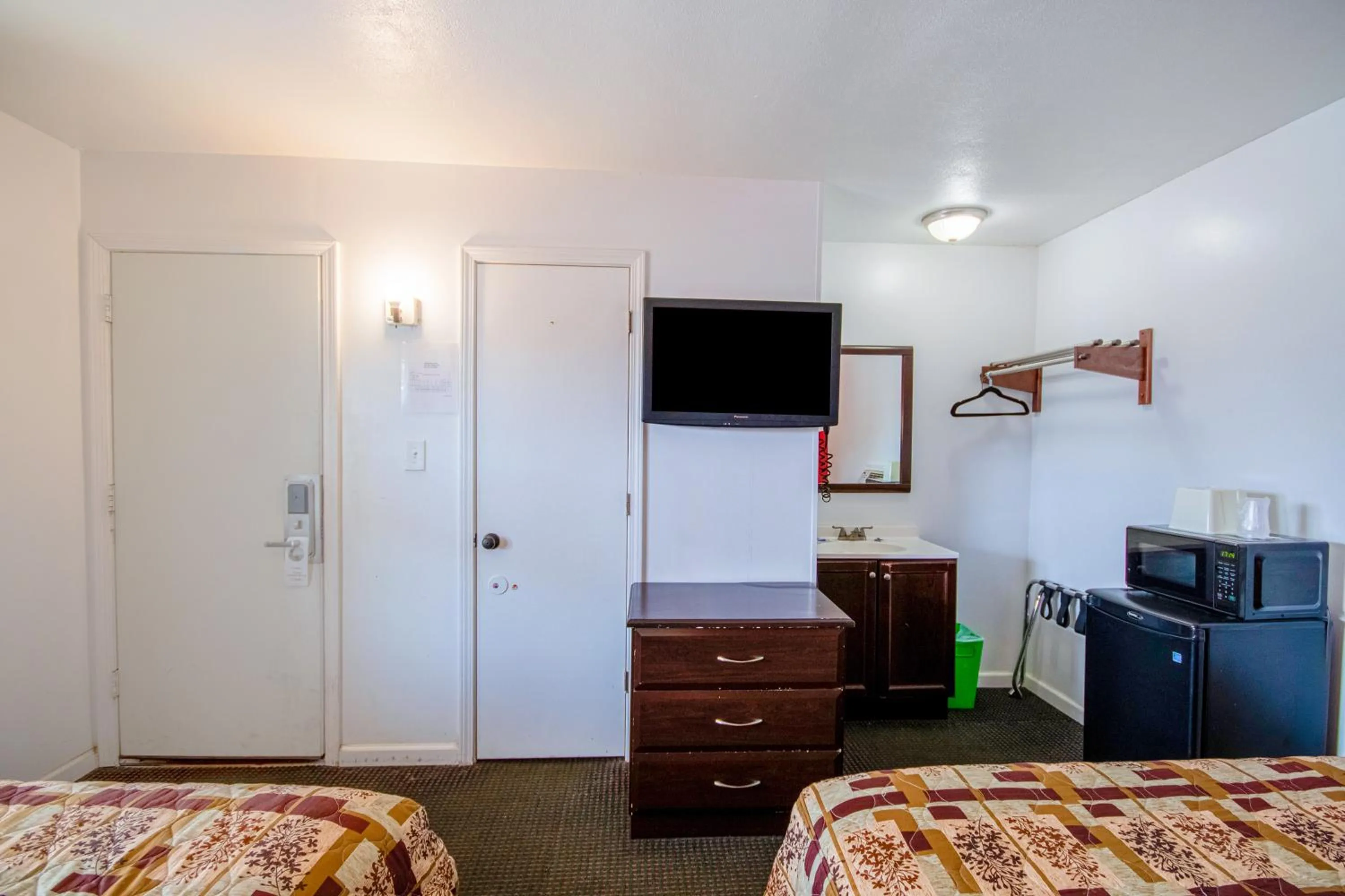 Bedroom, Bed in OYO Travelier Motel