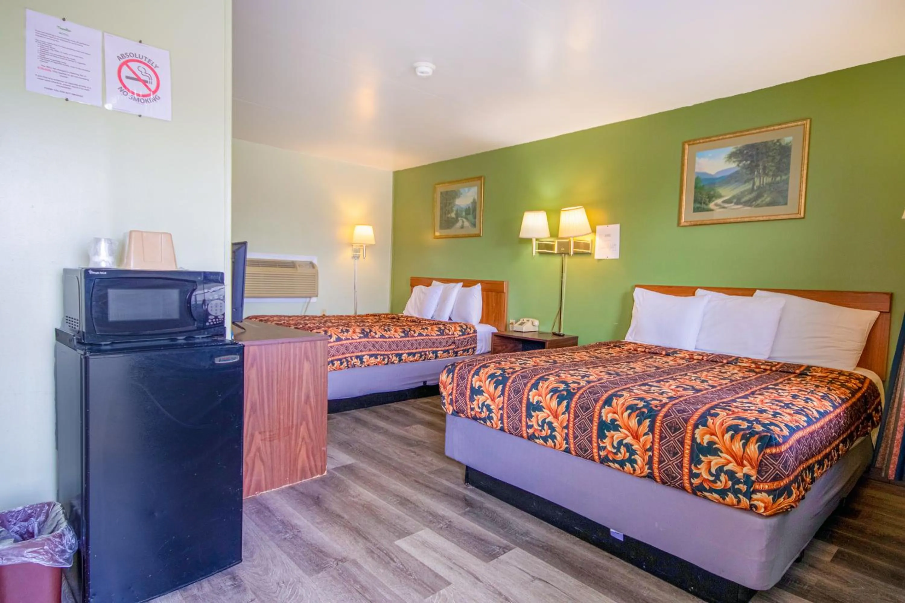 Bedroom, Bed in OYO Travelier Motel