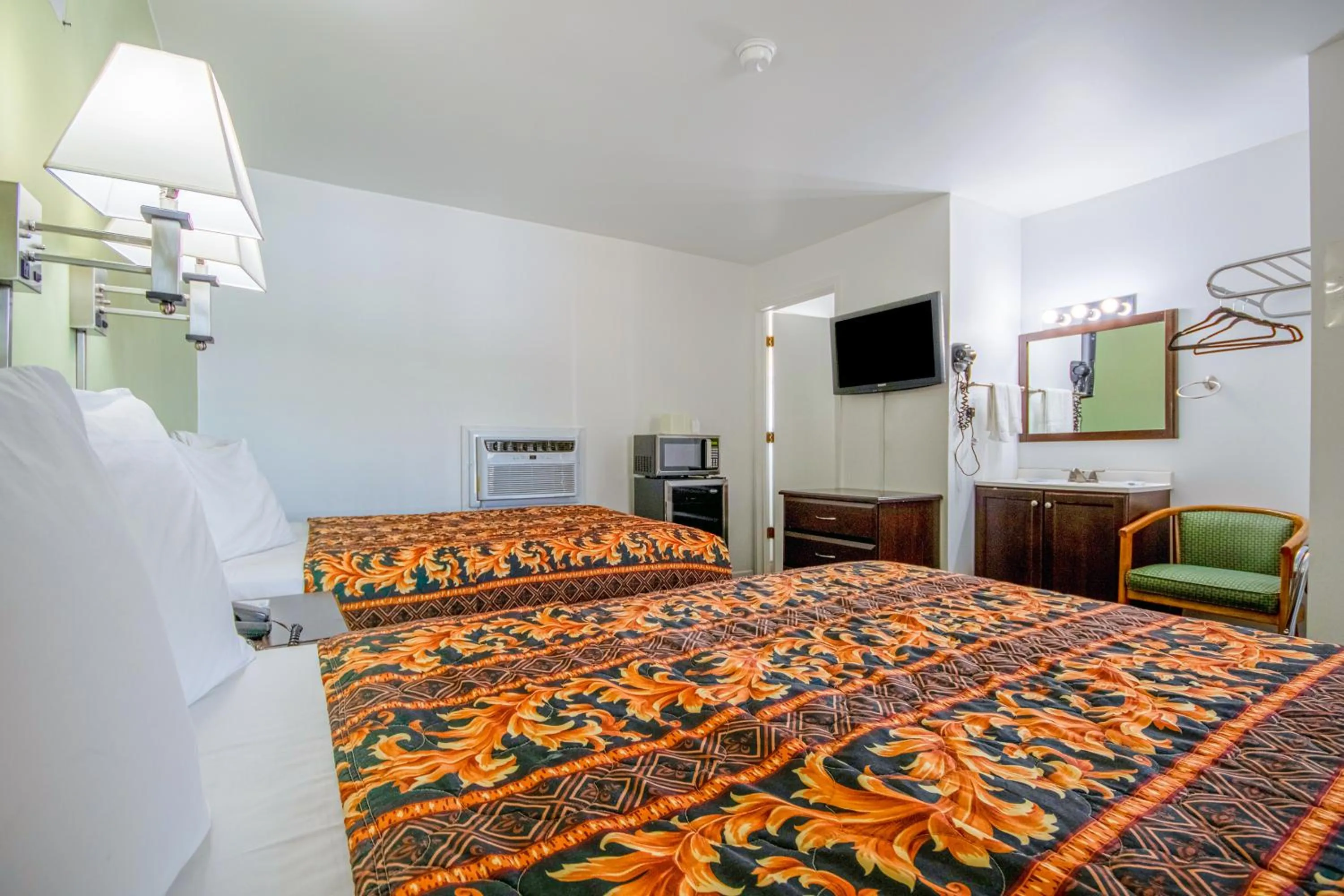 Bedroom, Bed in OYO Travelier Motel