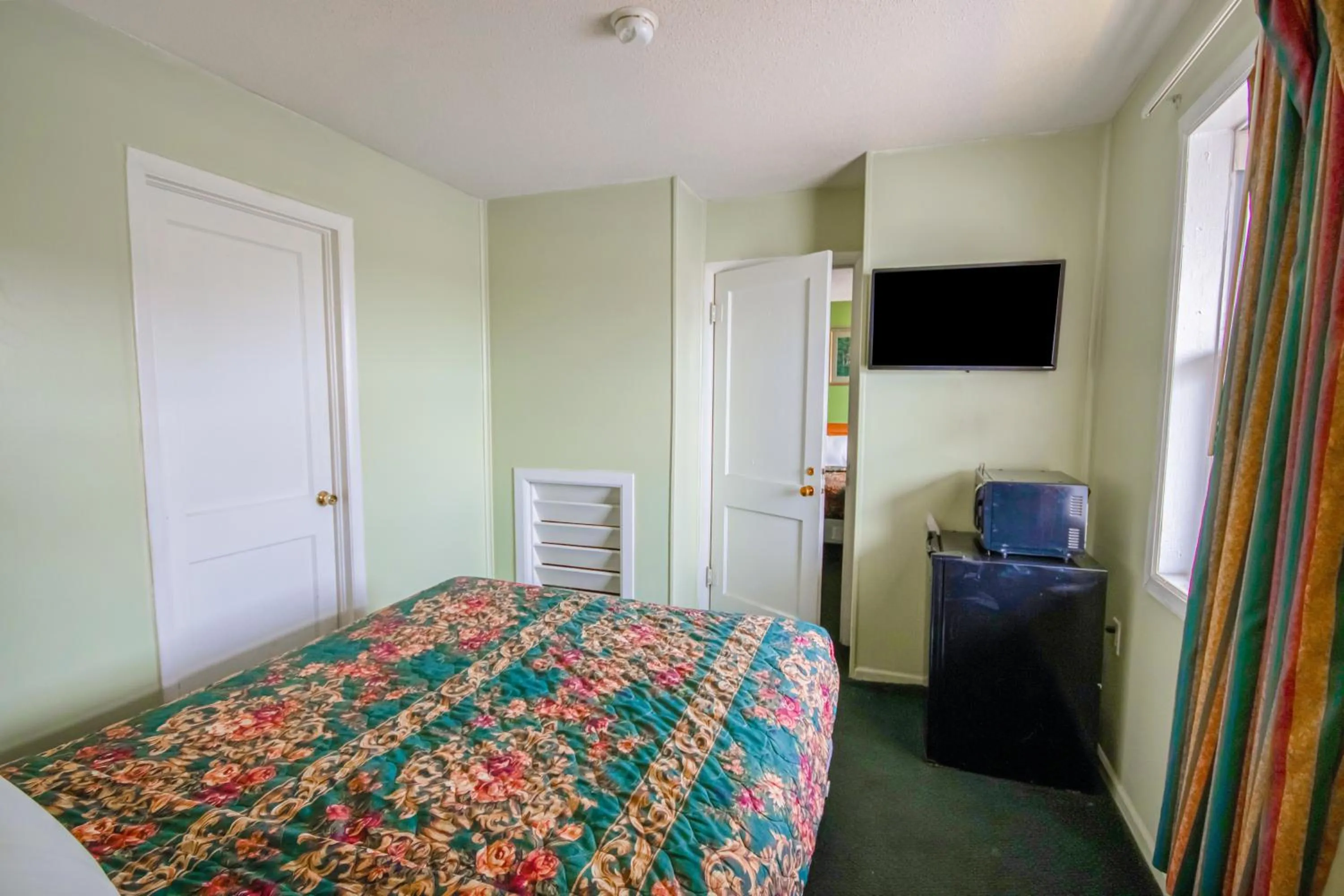 Bedroom, Bed in OYO Travelier Motel