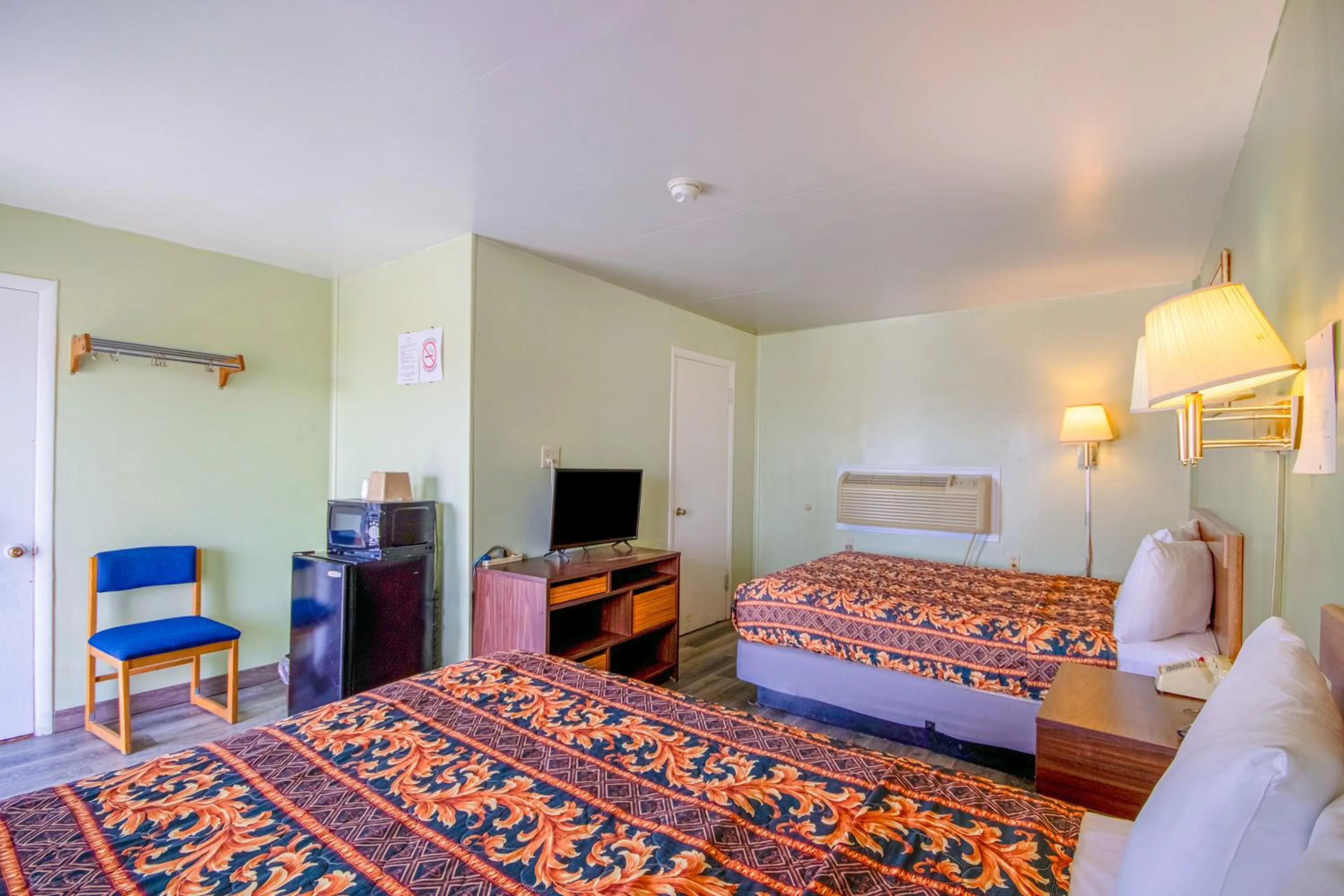 Bedroom, Bed in OYO Travelier Motel