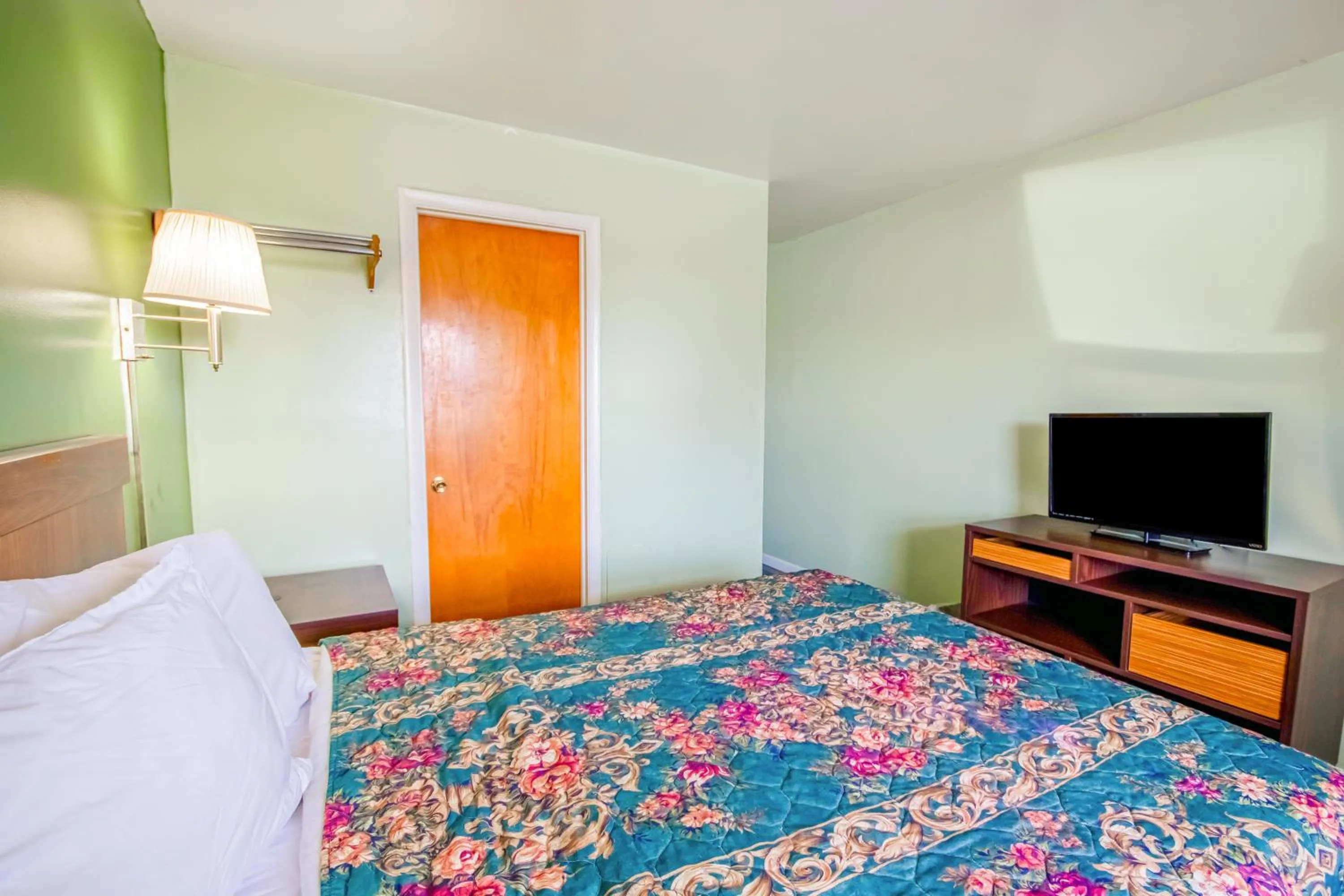 Bedroom, Bed in OYO Travelier Motel