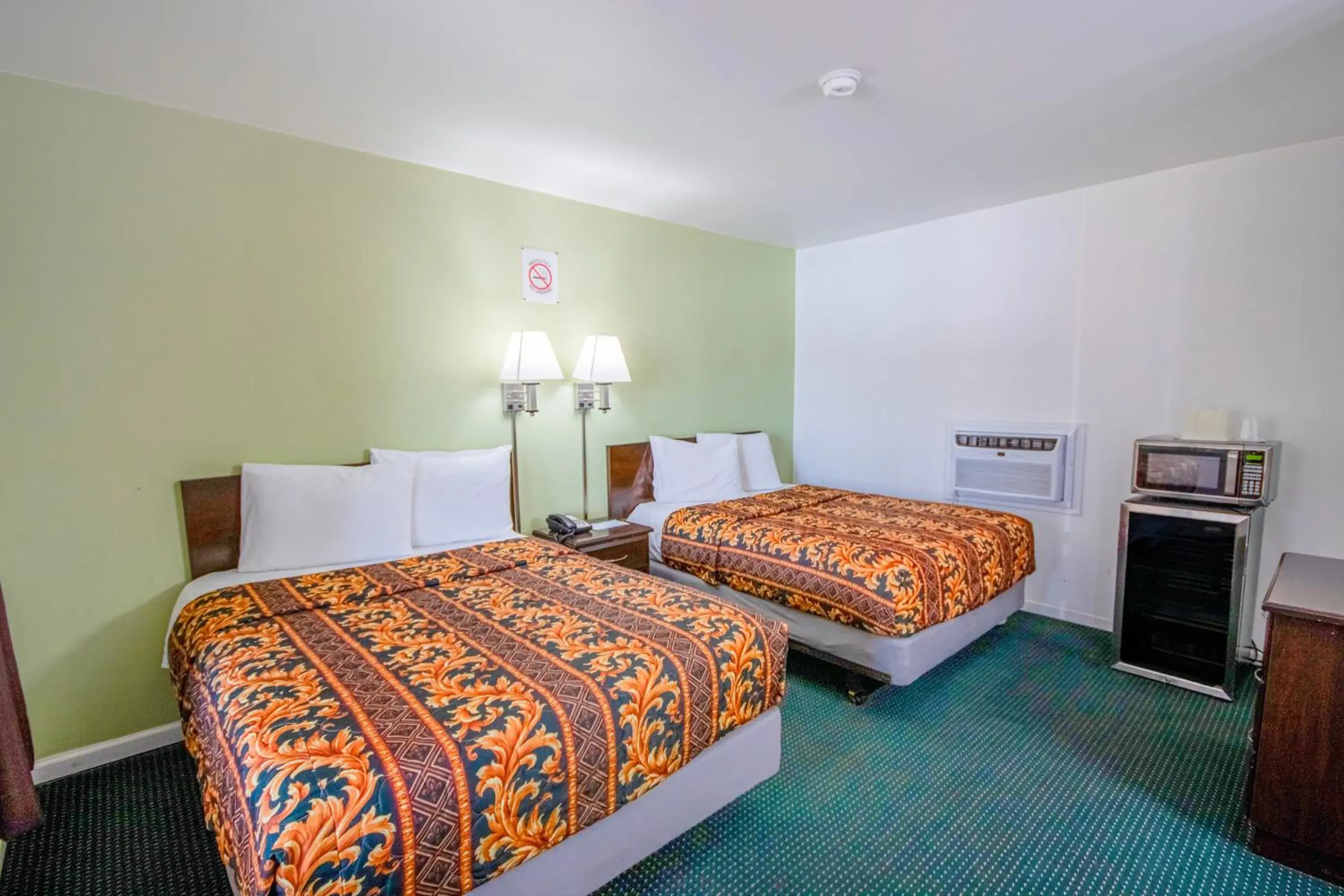 2 Single Bed in OYO Travelier Motel 2 Single Bed in OYO Travelier Motel