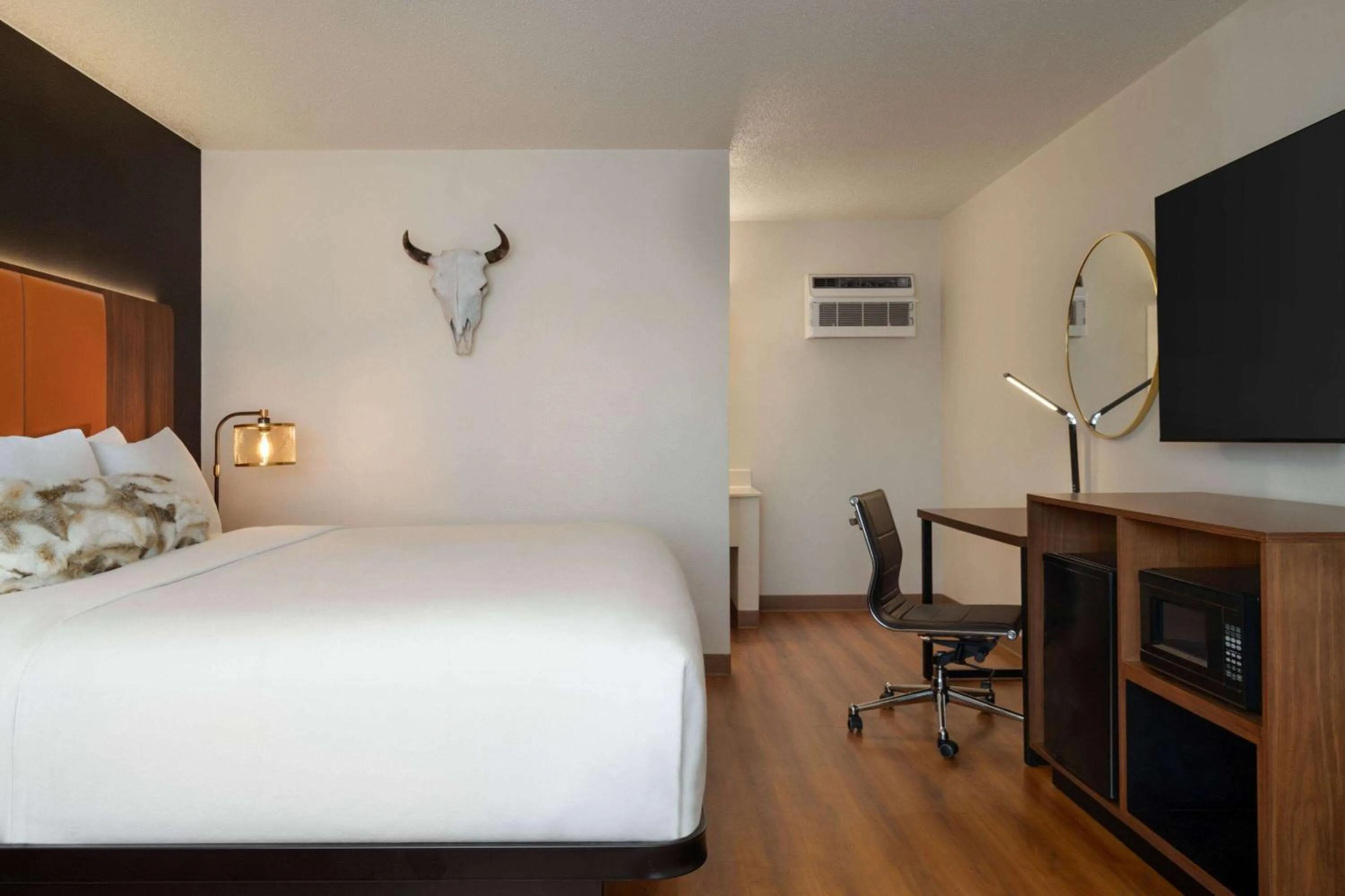 Photo of the whole room, Bed in Travelodge by Wyndham Wall