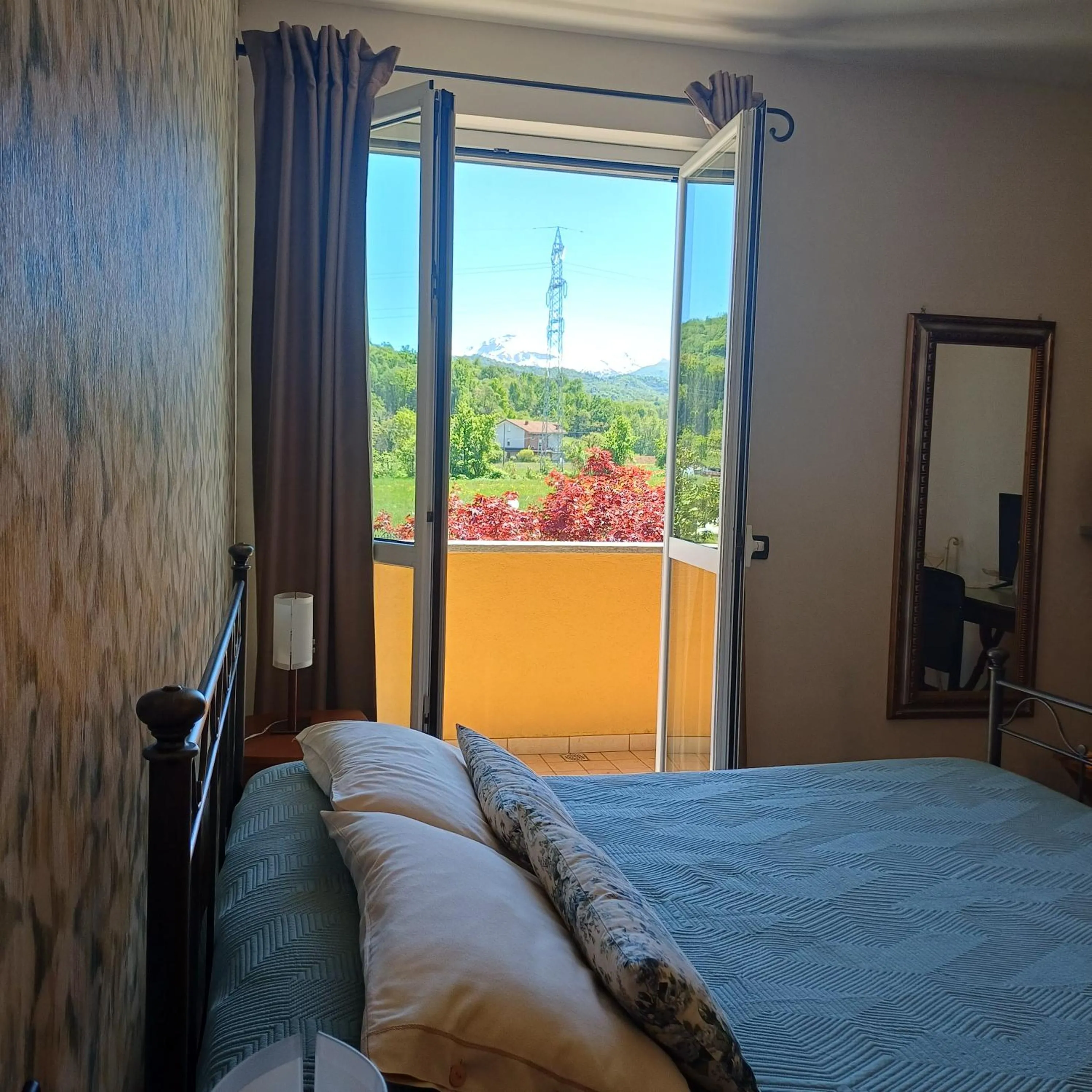 Bed in ACERO ROSSO