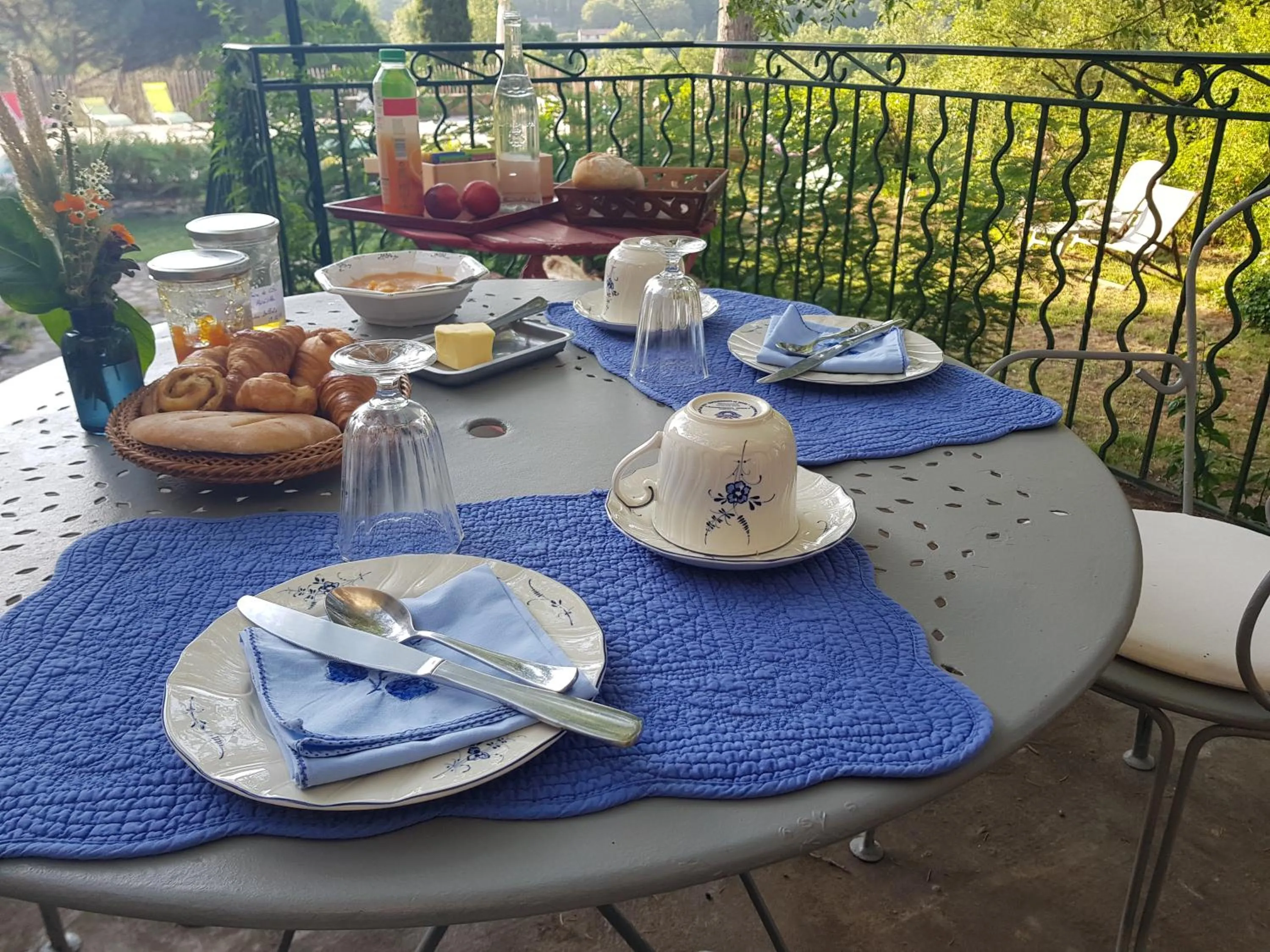 Continental breakfast in Mas des Ballats