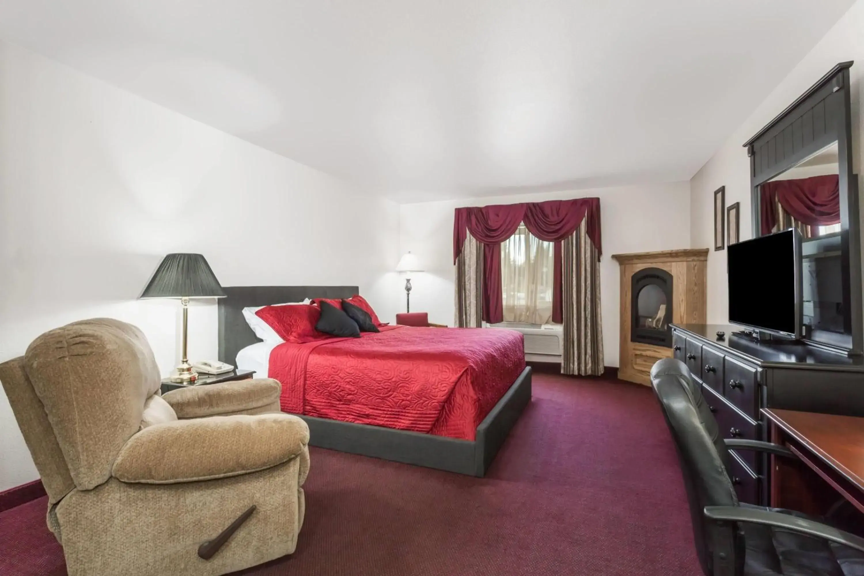 Queen Studio Suite - Non-Smoking in Super 8 by Wyndham Rexburg Queen Studio Suite - Non-Smoking in Super 8 by Wyndham Rexburg