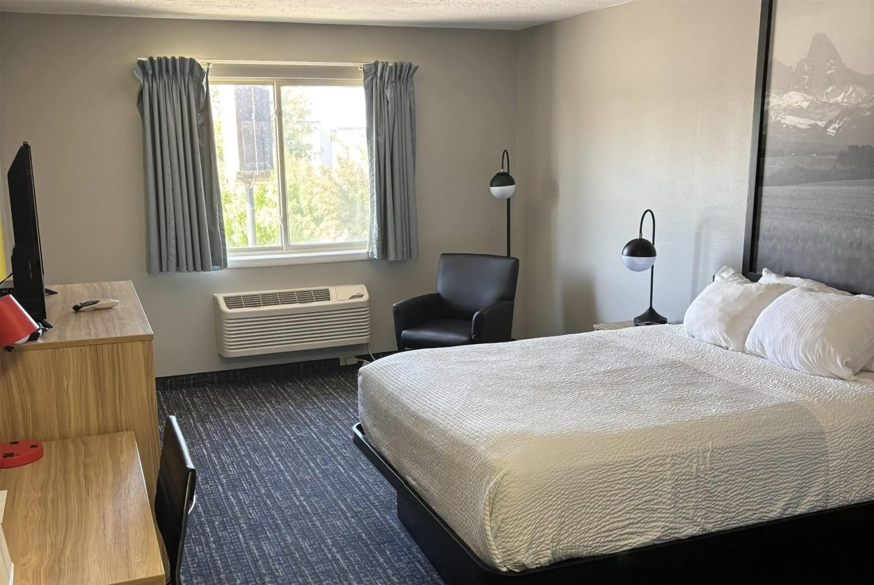 Queen Room - Non-Smoking in Super 8 by Wyndham Rexburg Queen Room - Non-Smoking in Super 8 by Wyndham Rexburg