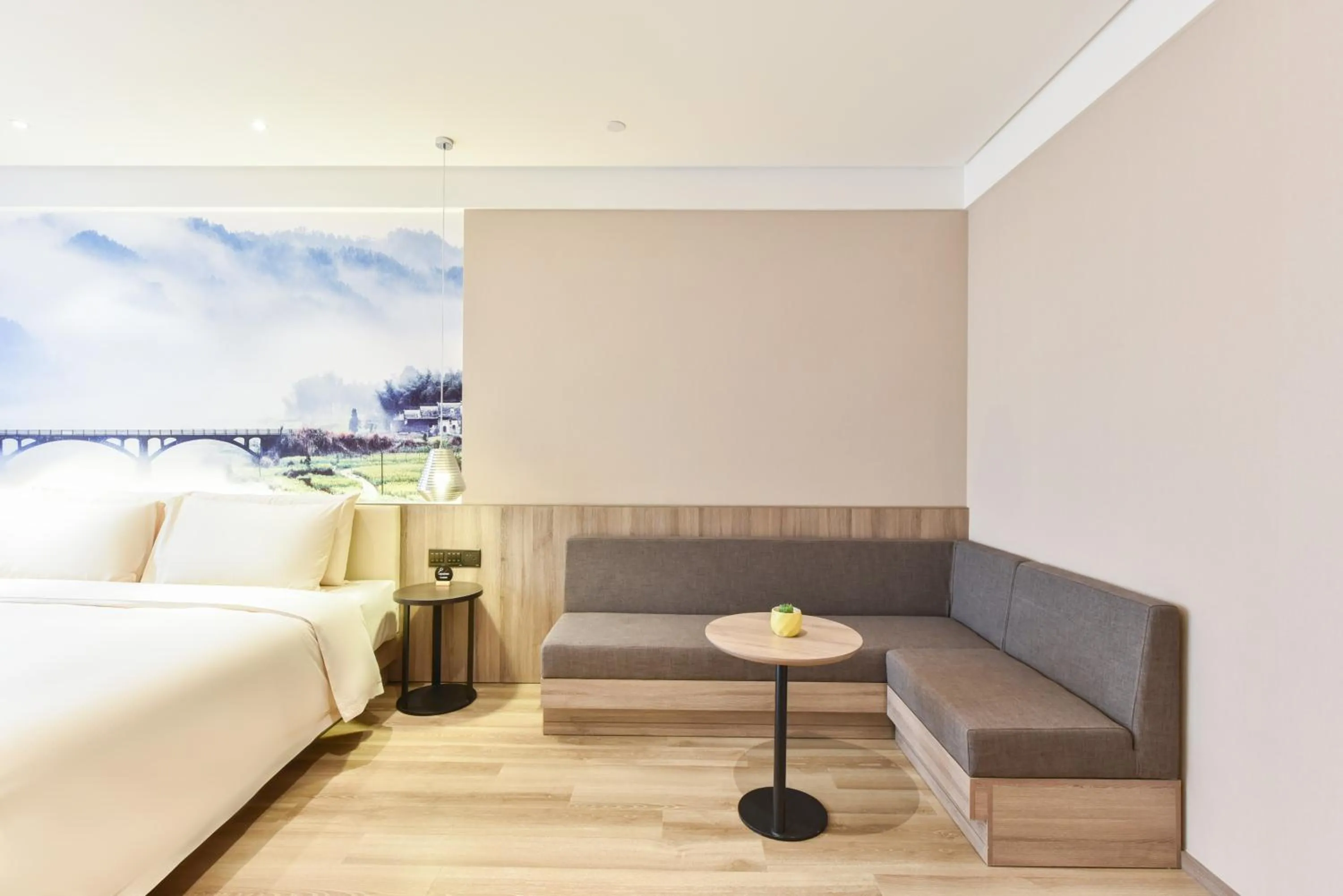 Seating area, Bed in Atour Hotel Capital Airport Beijing