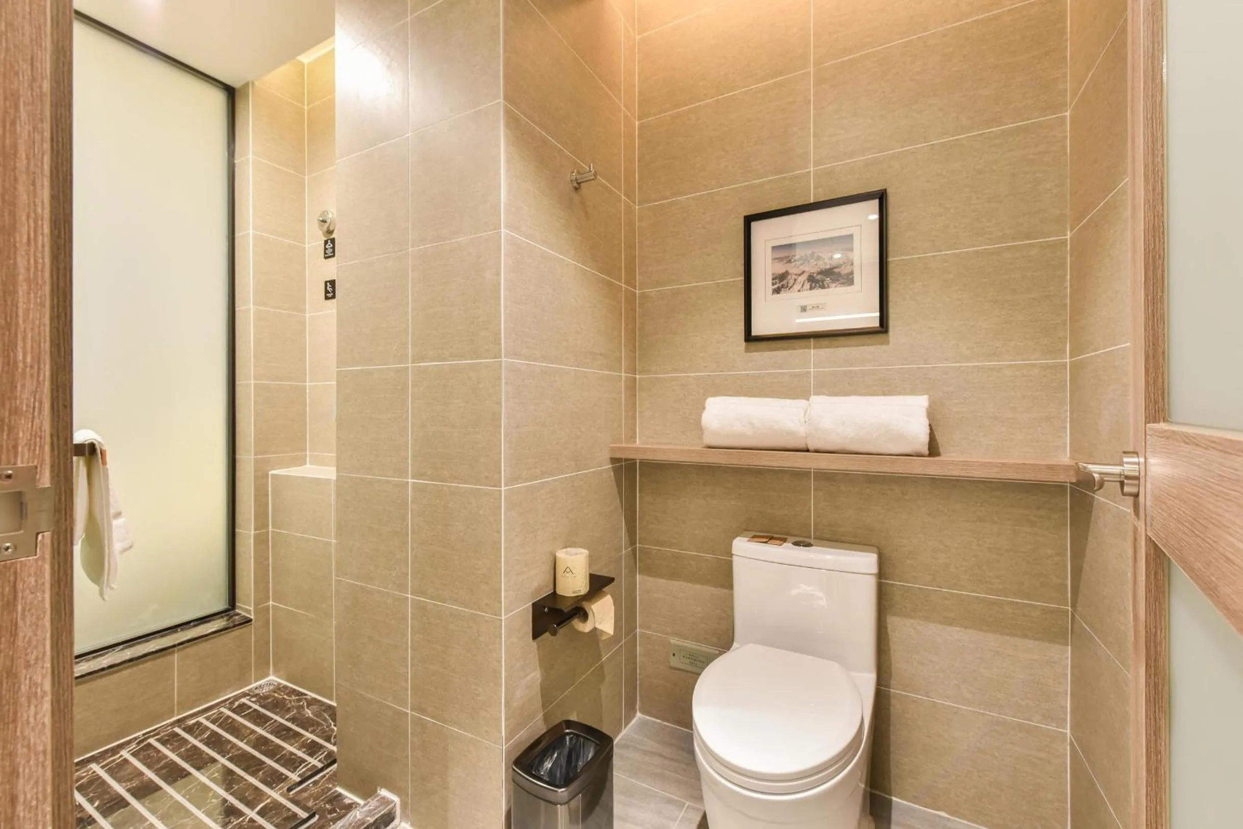 Toilet in Atour Hotel Capital Airport Beijing