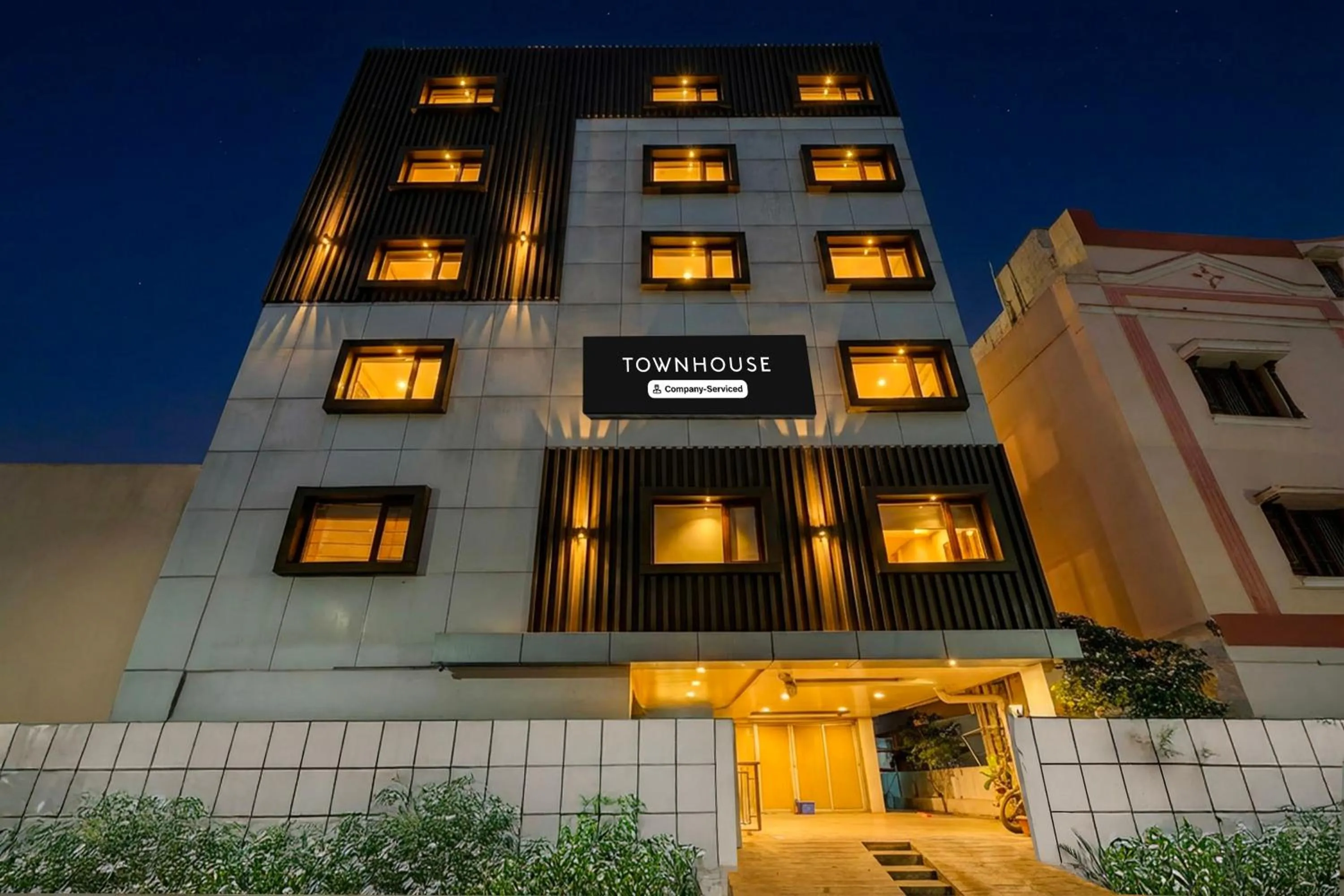 Facade/entrance in Super Townhouse V Hotel