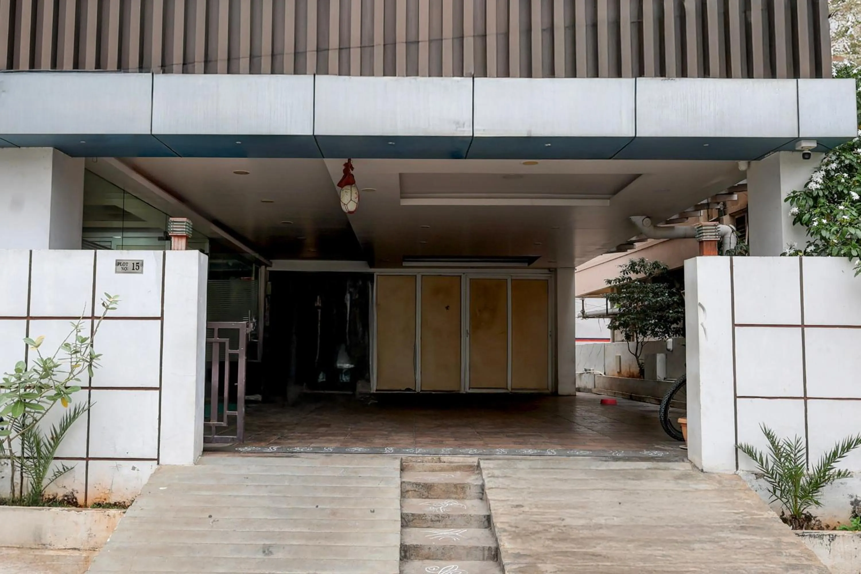 Facade/entrance in Super Townhouse V Hotel