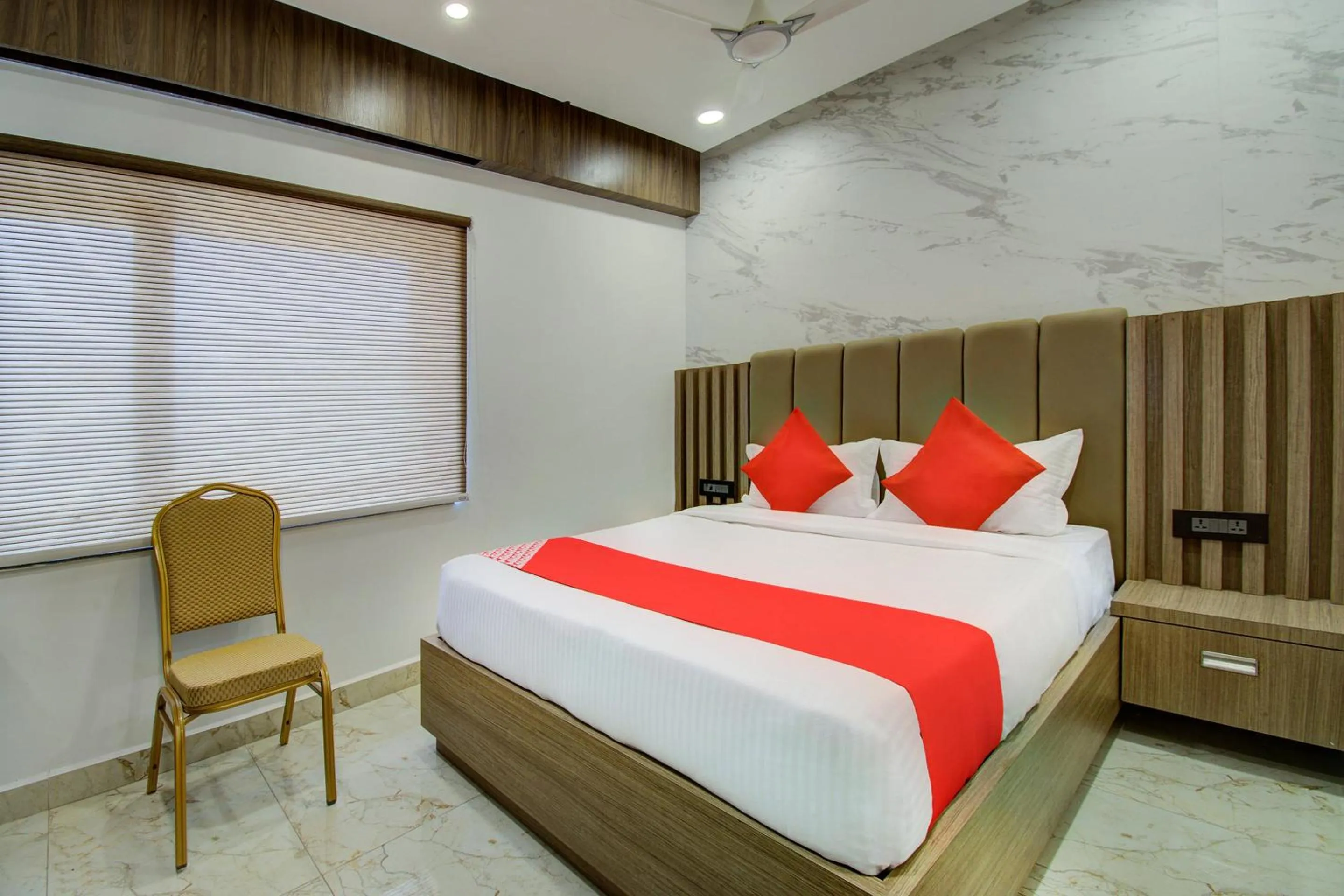 Bedroom, Bed in Super Capital O V Hotel