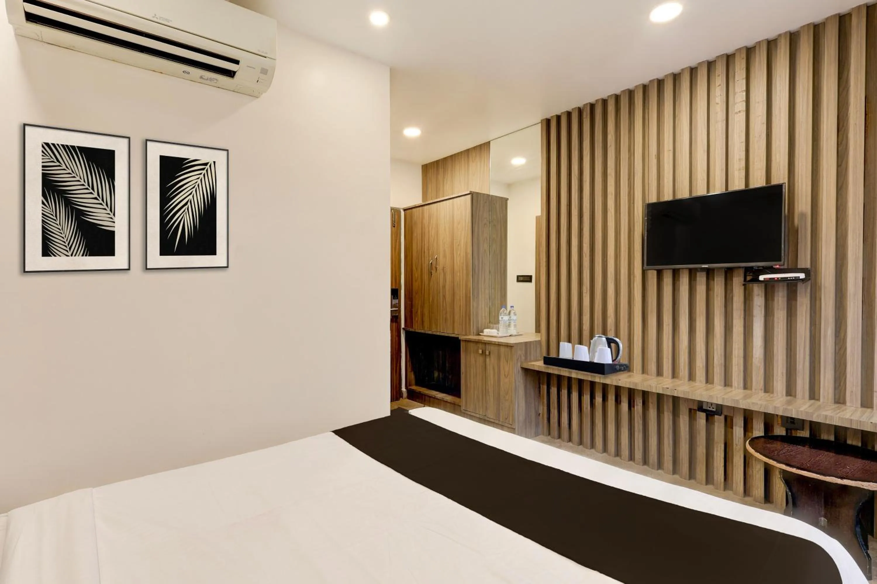 Bedroom, Bed in Super Townhouse V Hotel