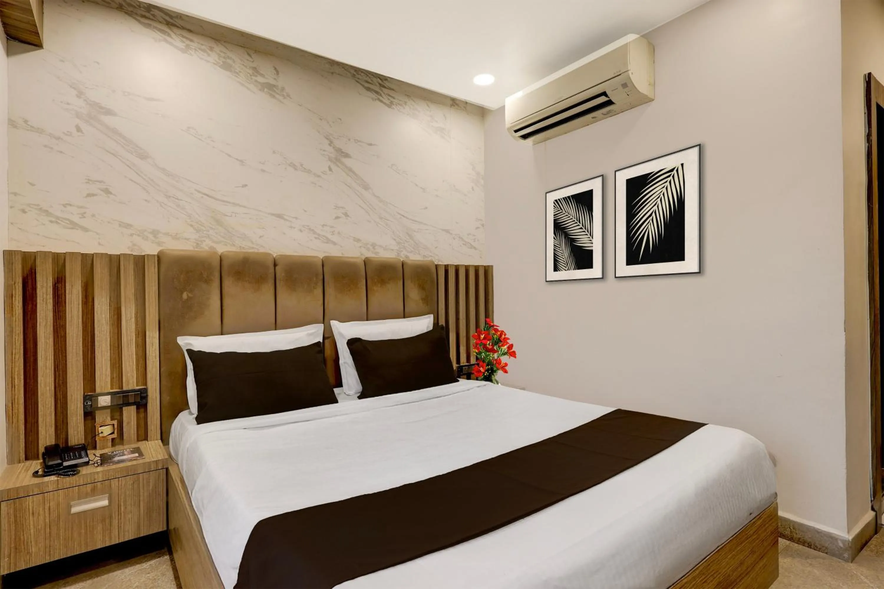 Bedroom, Bed in Super Townhouse V Hotel