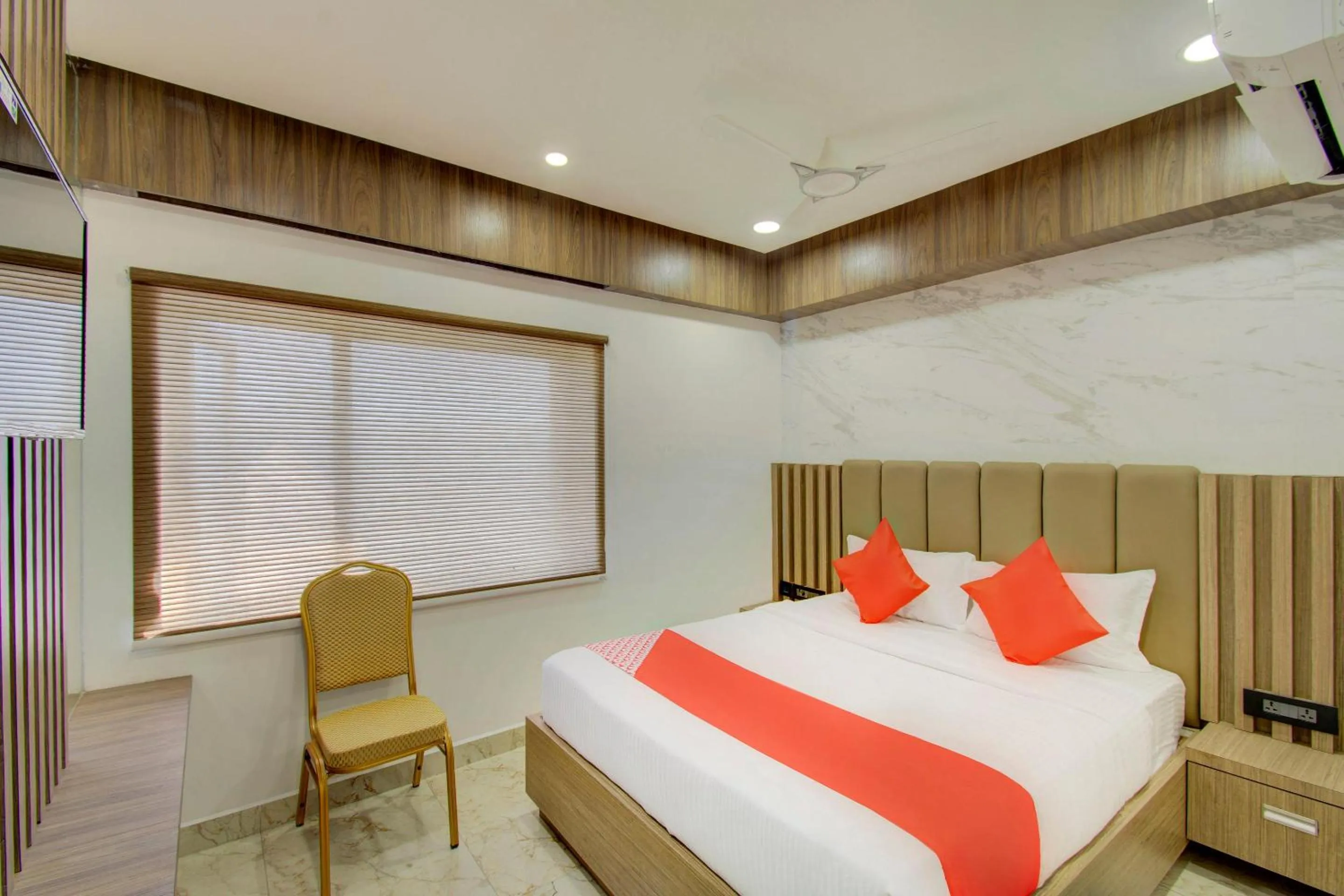 Bedroom, Bed in Super Capital O V Hotel