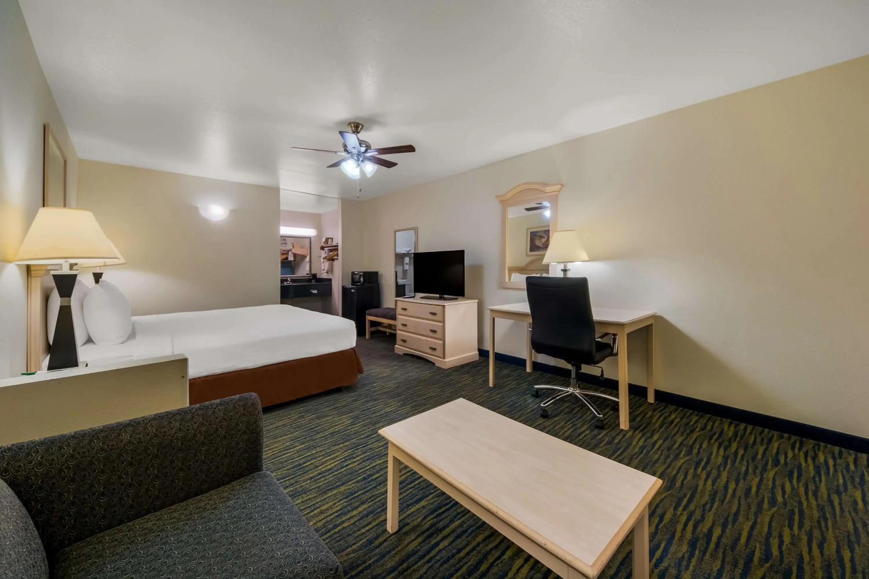 Bedroom, Bed in SureStay Hotel by Best Western Falfurrias