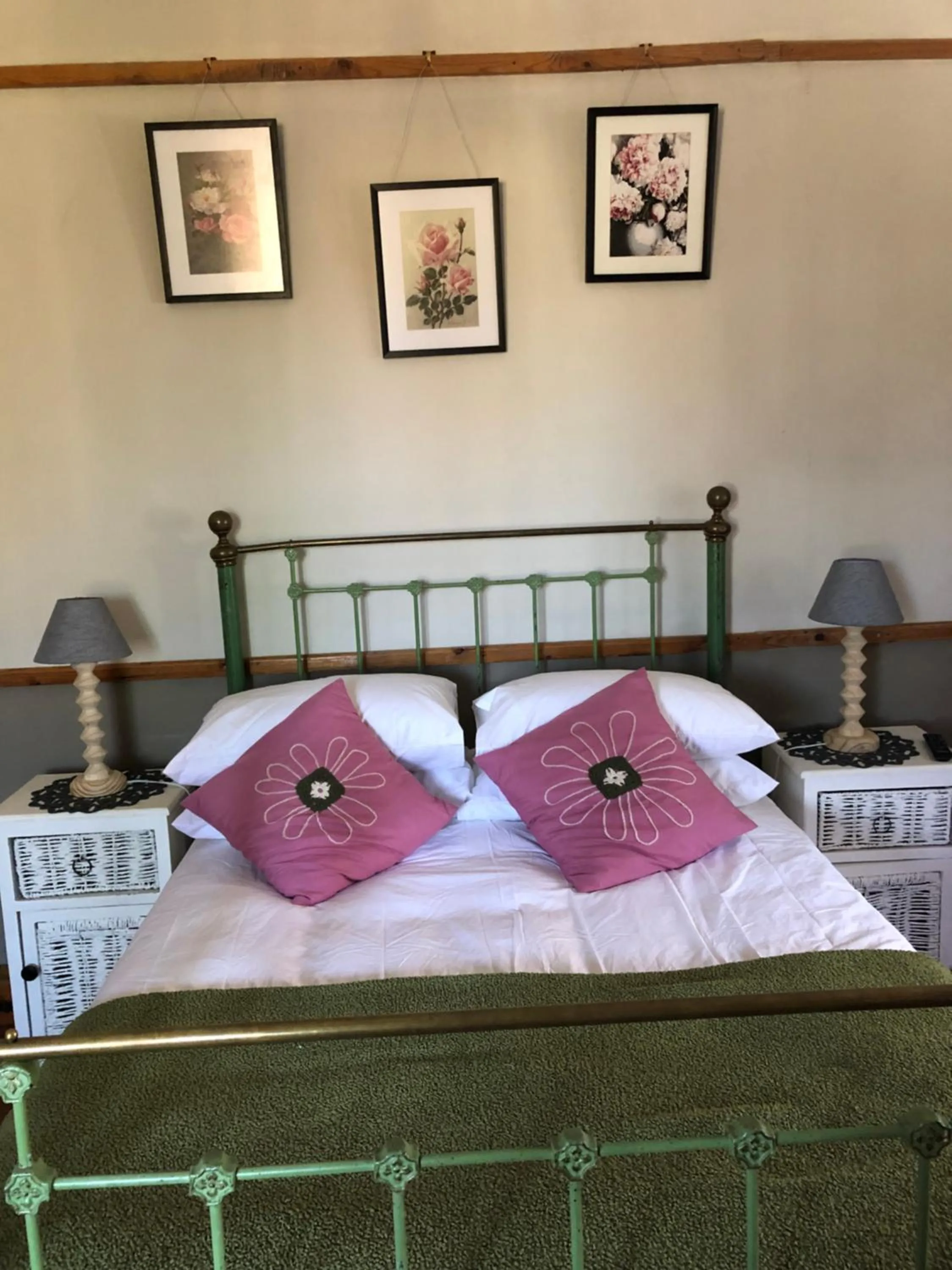 Bed in Apple and Rose