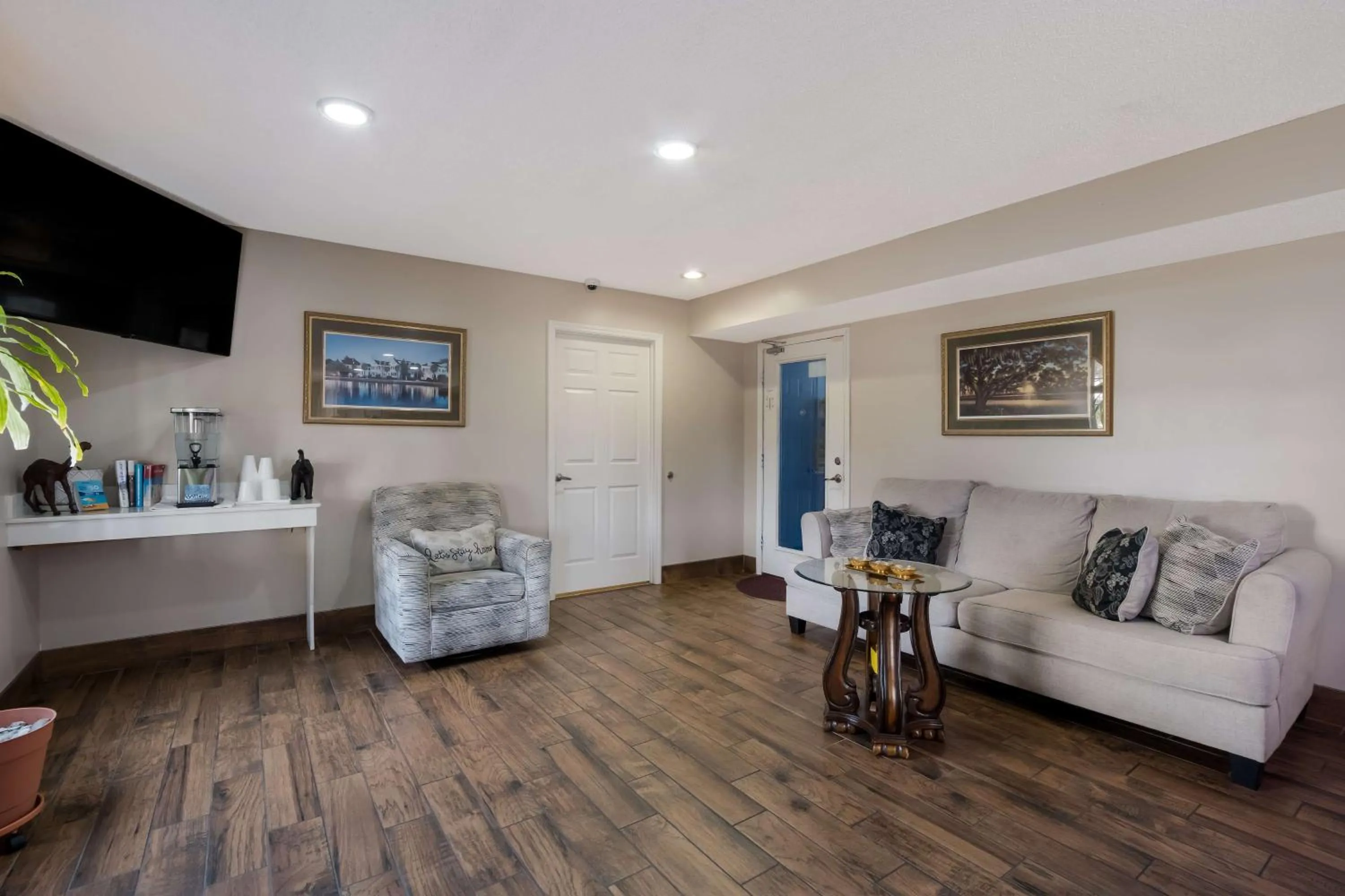 Lobby or reception in SureStay Hotel by Best Western Manning